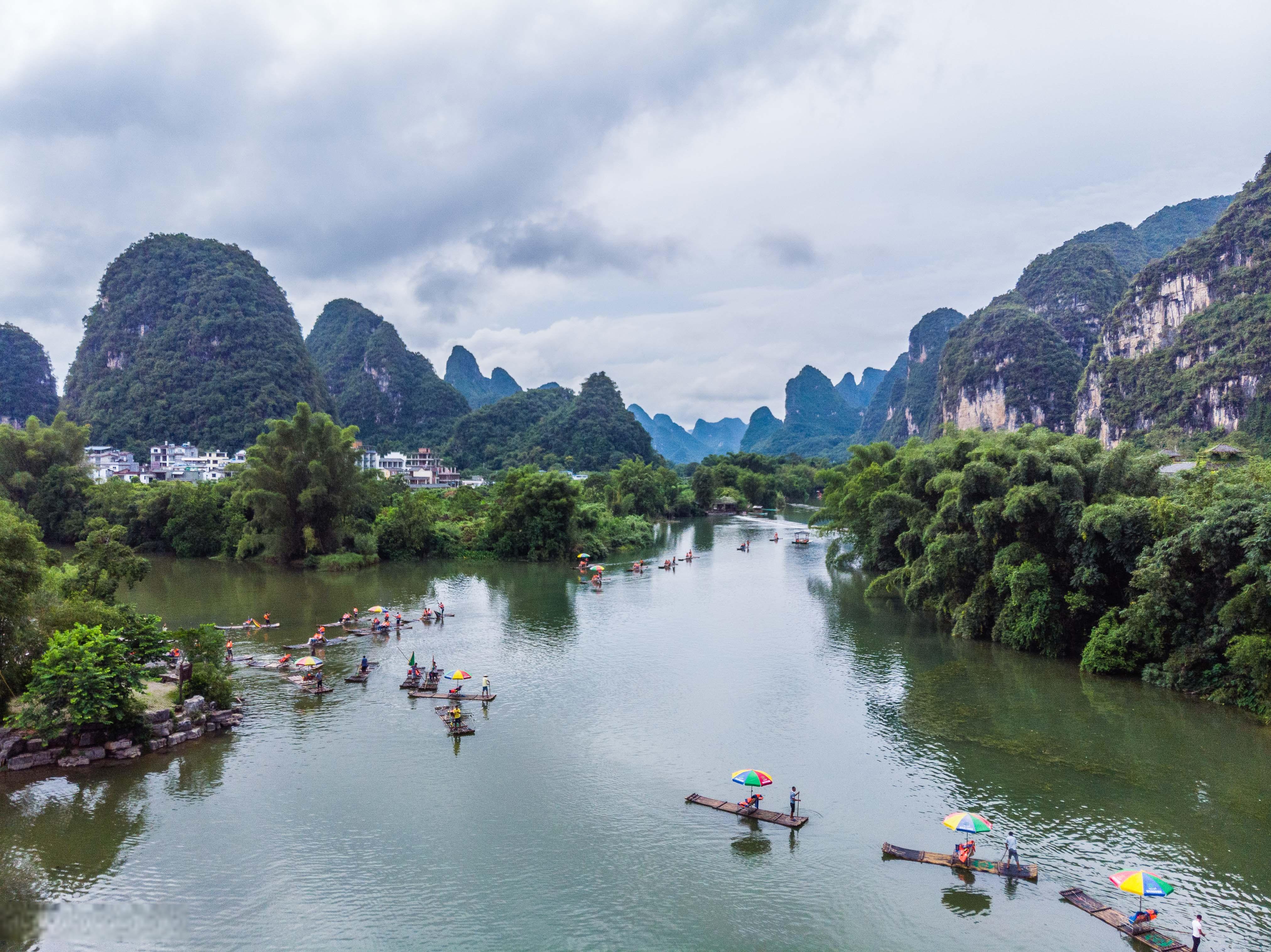 遇龙河景区,桂林的美丽后花园 遇龙河景区位于中国广西桂林市阳朔县
