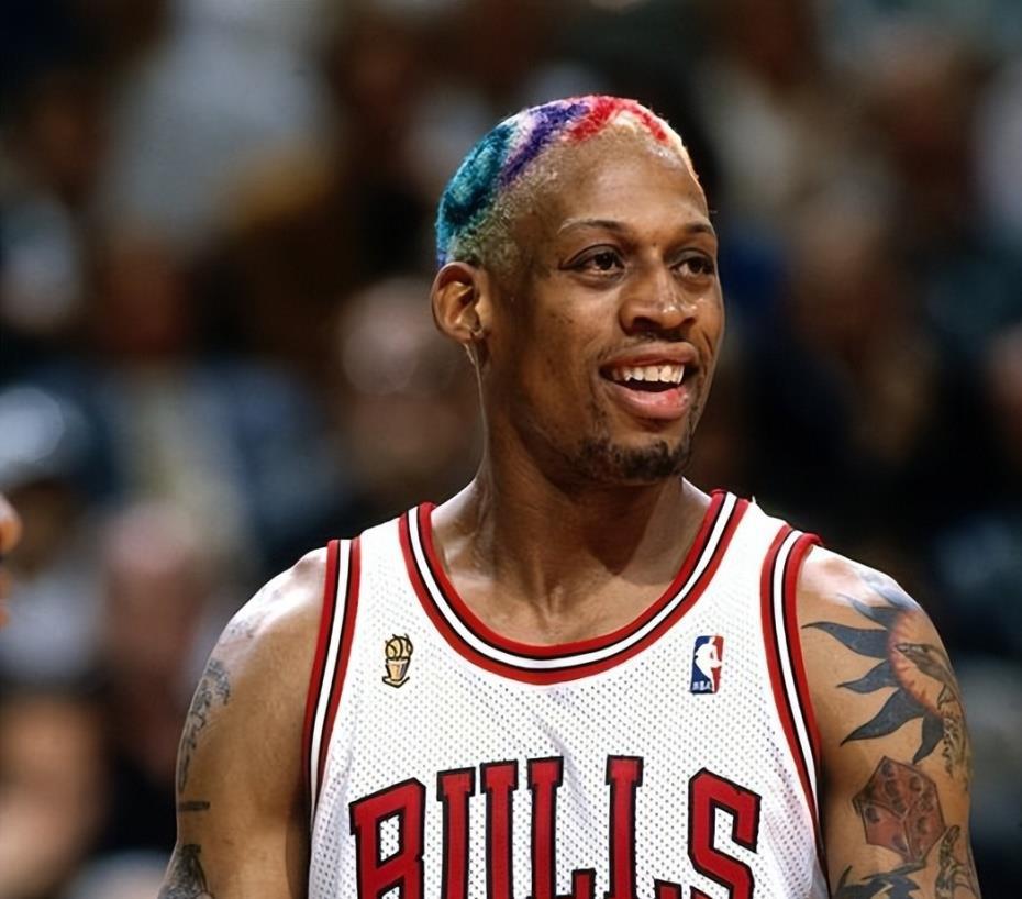 罗德曼近照:独特风格和生活态度 62岁罗德曼近照曝光,染成绿色的头发