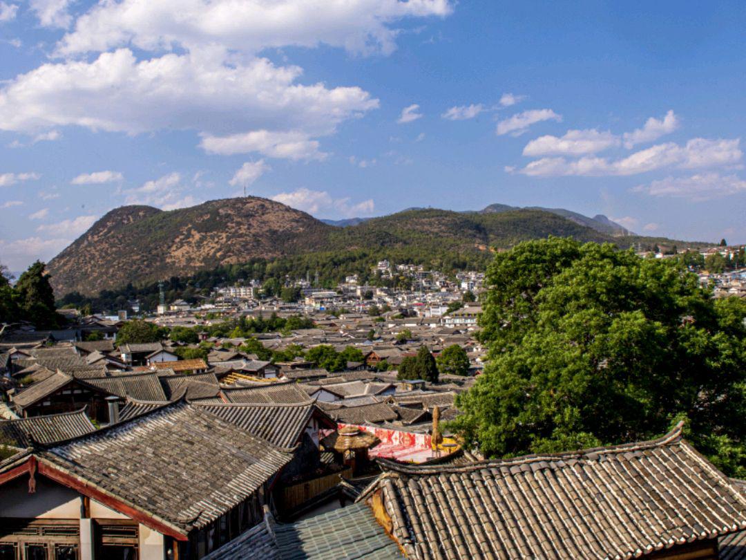 狮子山:自然与文化的完美融合 在四川省遂宁市射洪县香山镇,有一座被