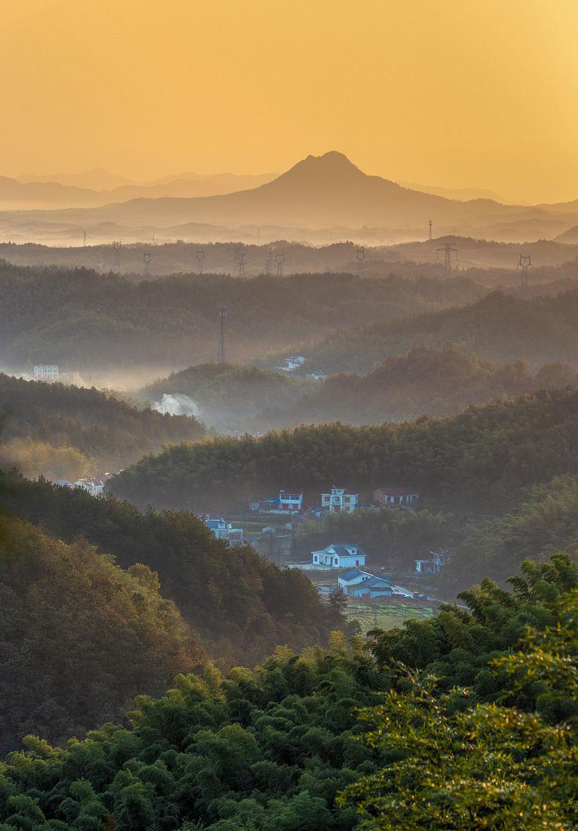 五大镇山之一 镇霍山揽胜中镇霍山,又名霍太山,太岳山,位于山西晋南