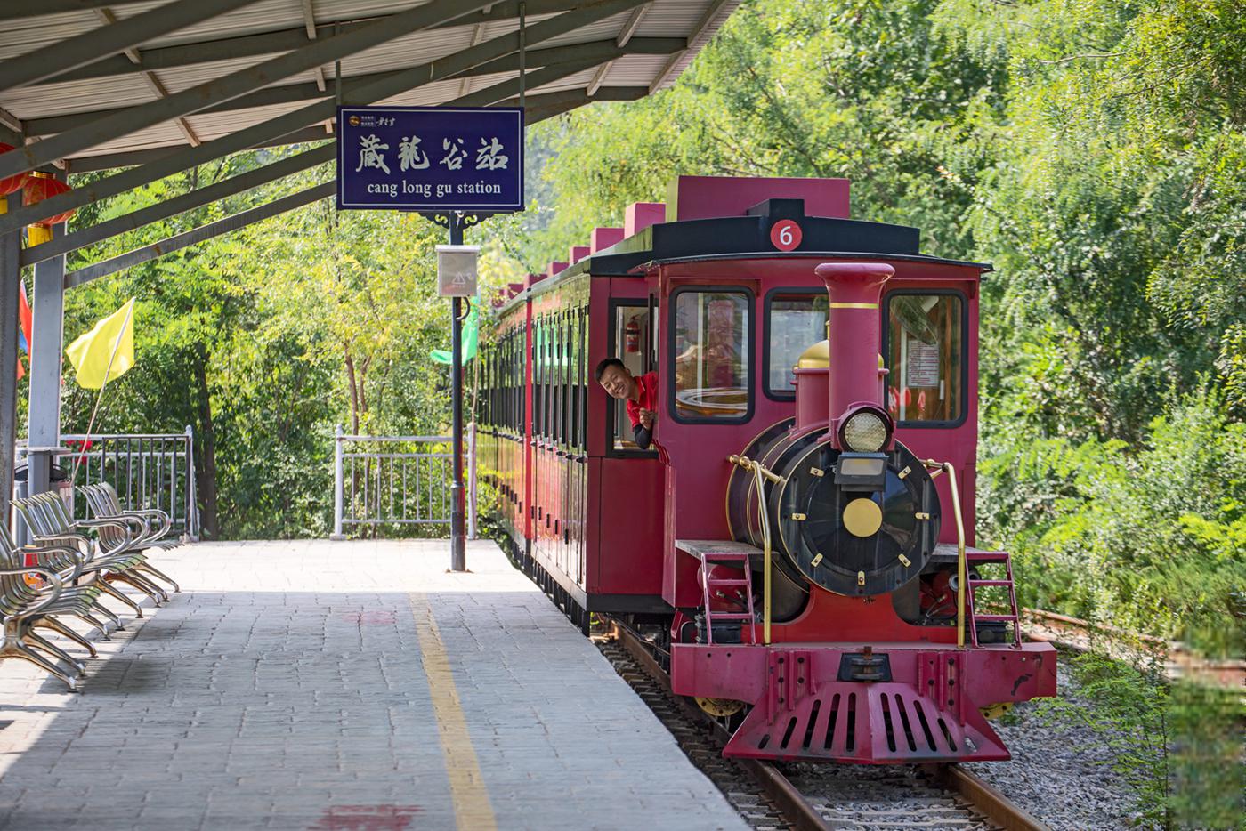 黄金寨绿皮火车游玩攻略 中秋和国庆节很快就要到了,大人们开始筹划