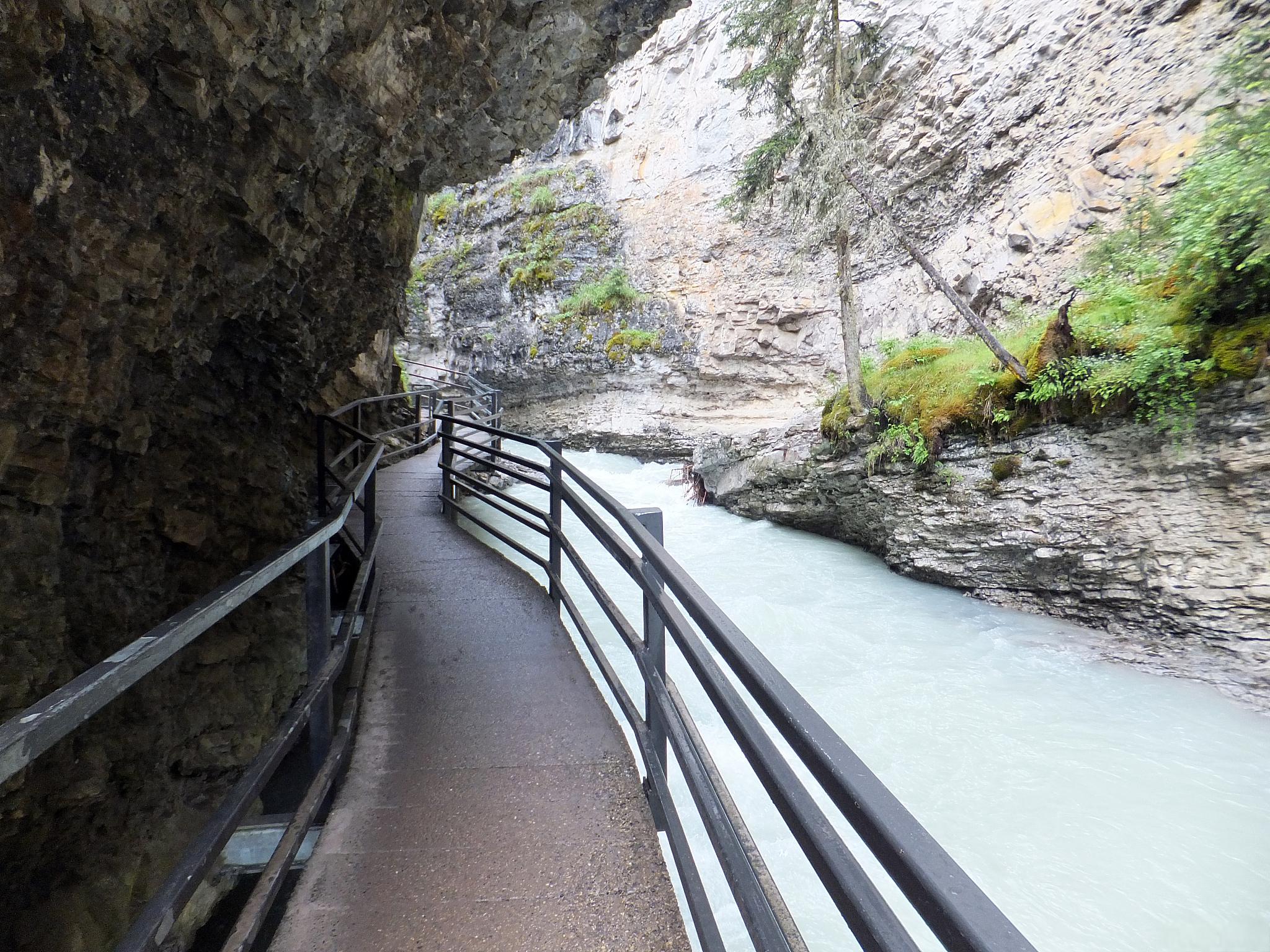 南京天生桥景区 南京天生桥景区位于南京市溧水区,是江苏地区著名的