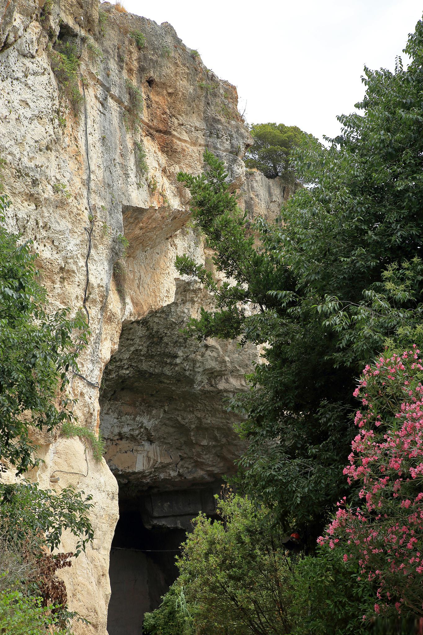 南京天生桥景区 南京天生桥景区位于南京市溧水区,是江苏地区著名的