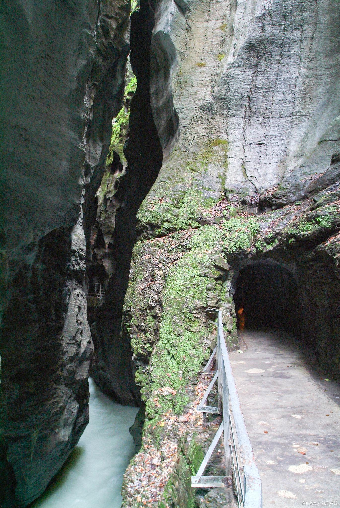 南京天生桥景区位于南京市溧水区,是江苏地区著名的旅游胜地,以其独特