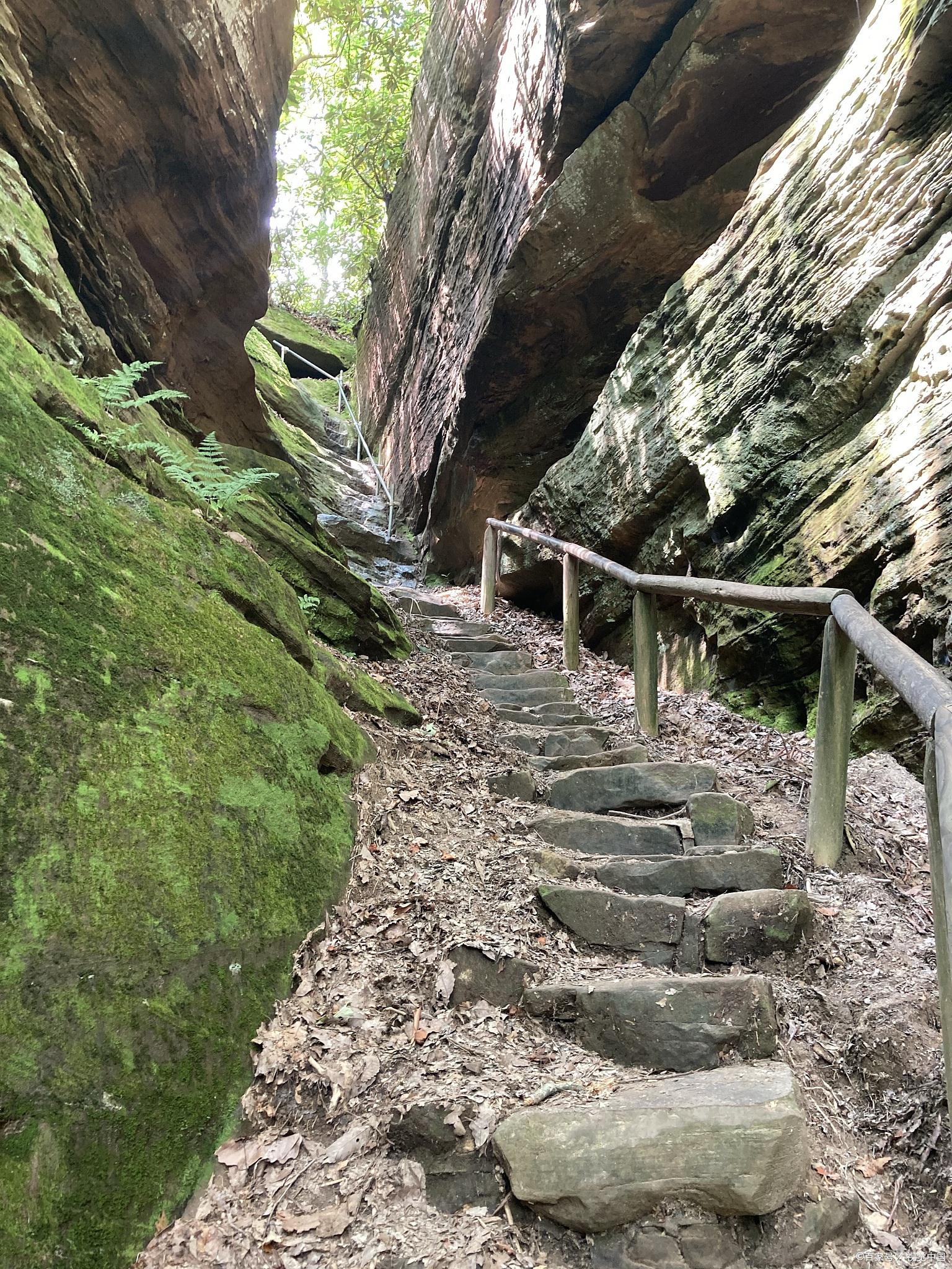 南京天生桥景区 南京天生桥景区位于南京市溧水区,是江苏地区著名的