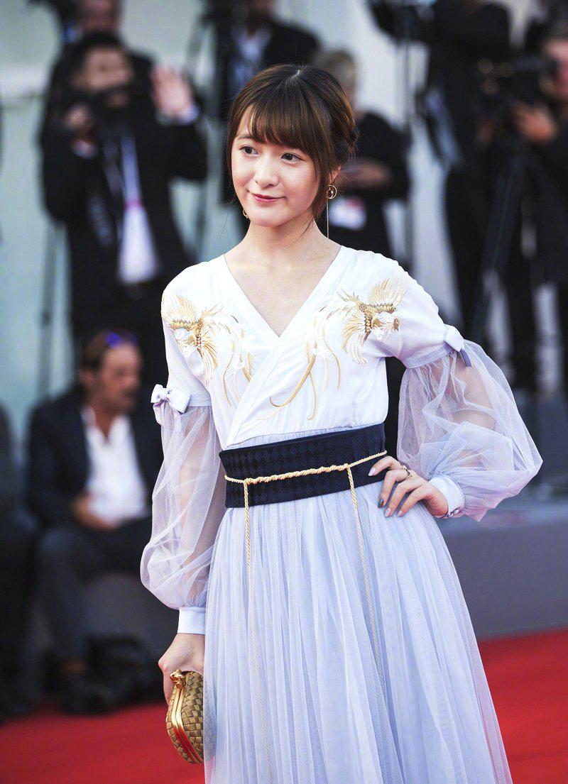 徐娇回归周星驰公司,这一合作既是对经典电影的传承和致敬,也是对