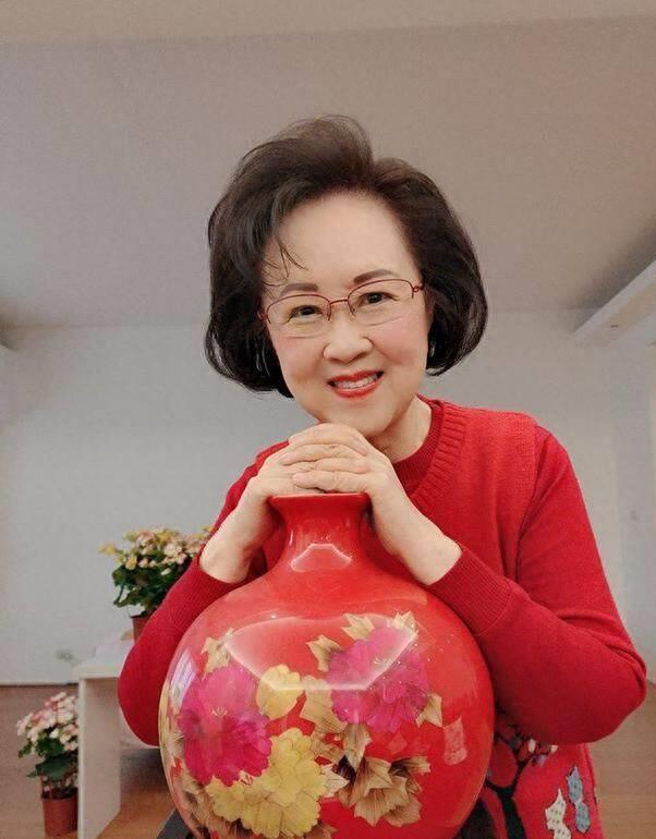 琼瑶:永葆青春的传奇人物 琼瑶已经85岁了,但她仍然保持着最完美的