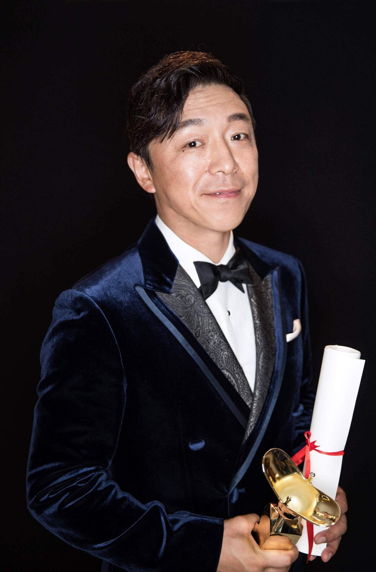 黄渤:亲和力与真实 黄渤和徐峥在酒吧里以普通人的姿态出现,展现了