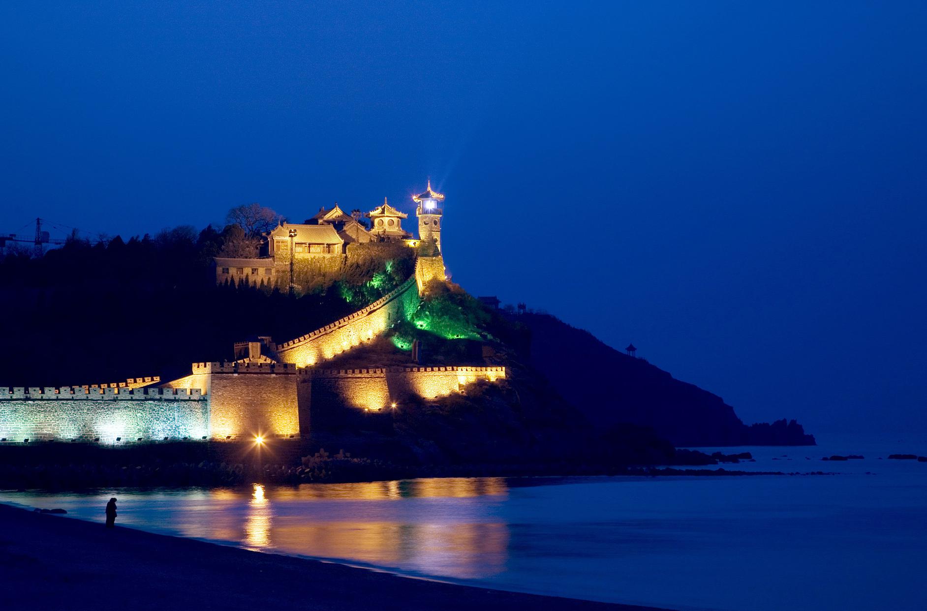 蓬莱阁:神秘的仙境 蓬莱阁,座落在中国山东省烟台市,是一座历史悠久的