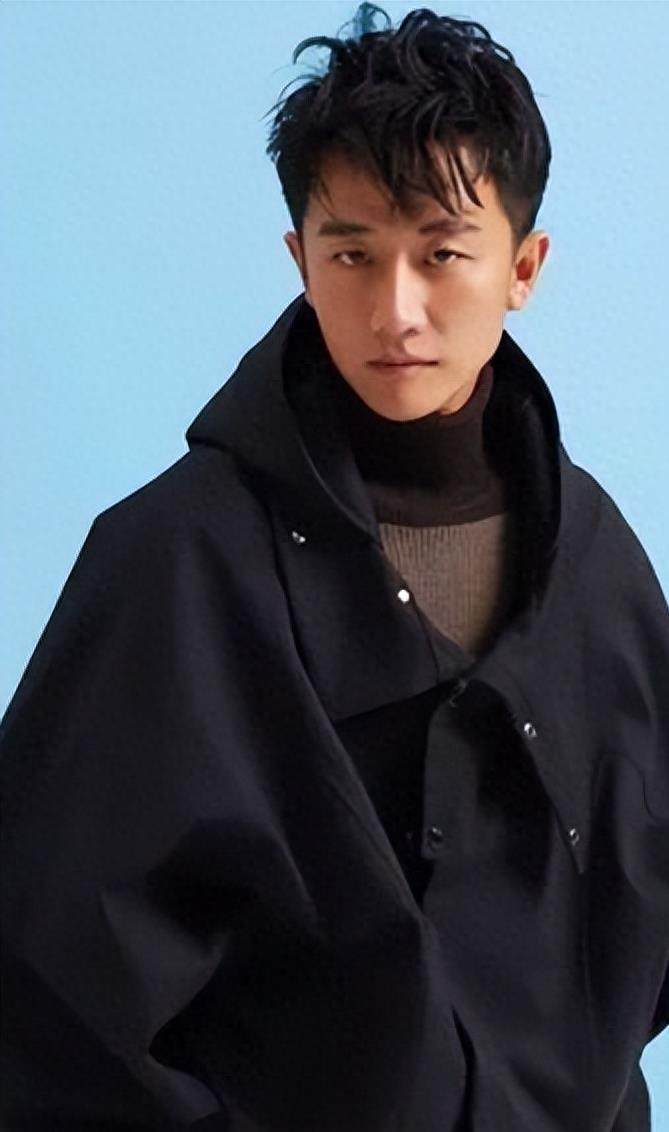 黄轩:实力派男演员的成功之路 黄轩是一位实力派男演员,他在面临重重