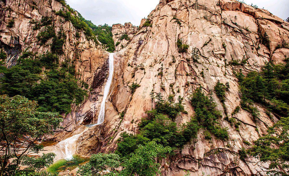 龙泉山旅游景区位于浙江丽水市龙泉市,是华东地区海拔最高的山岳景区