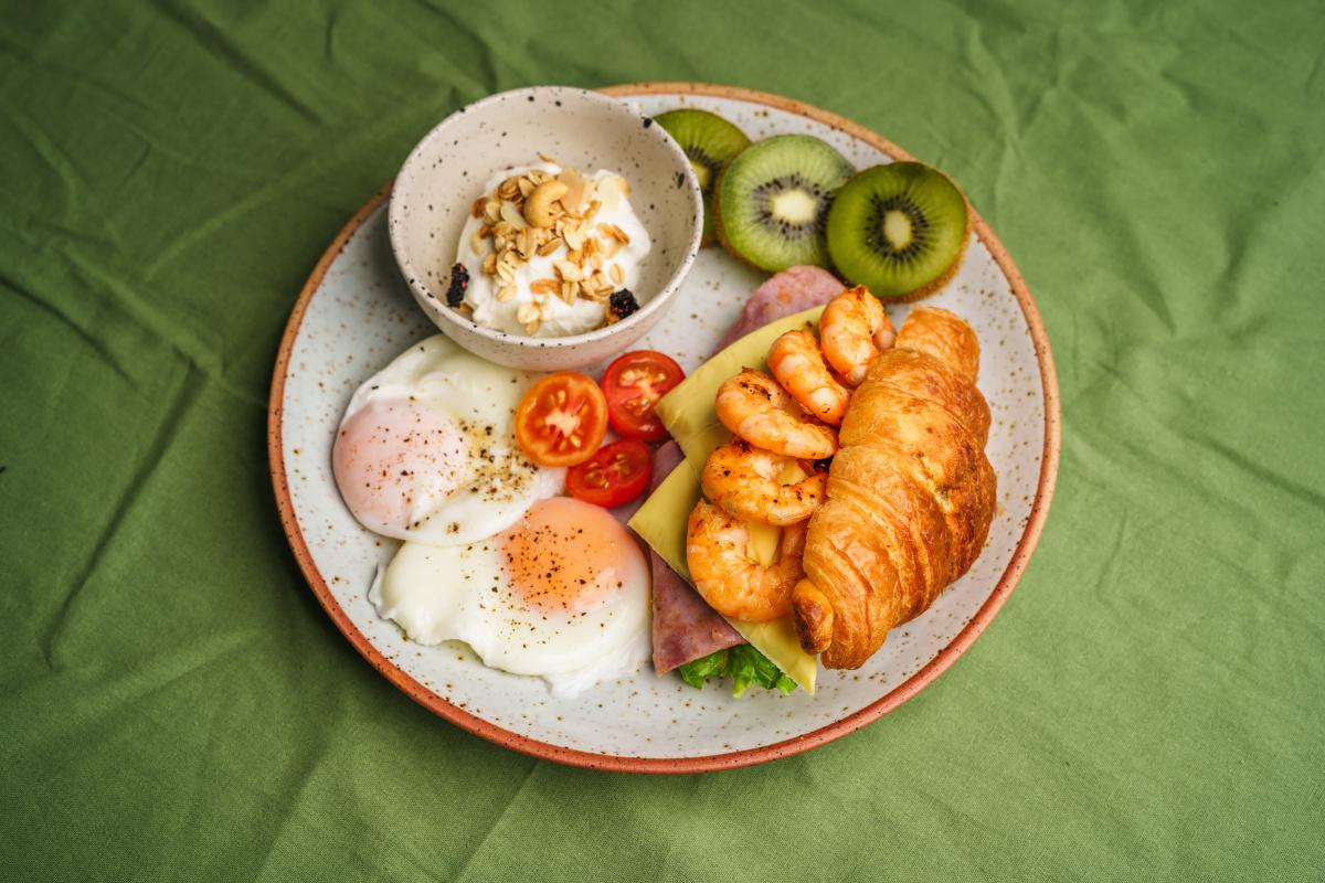 小孩早晨吃什么饭对身体好 早餐是一天中最重要的一餐,特别是对于小孩