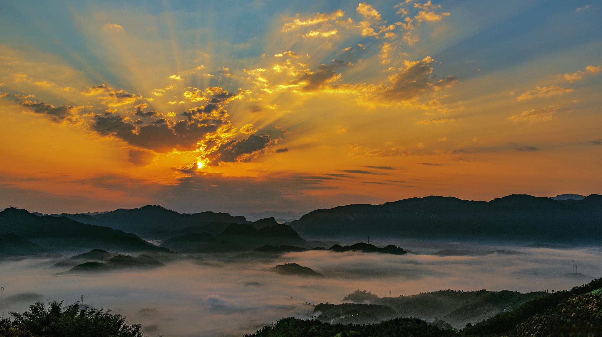 秋日生活创作季:山顶日落美景 喜欢日落的美景吗?