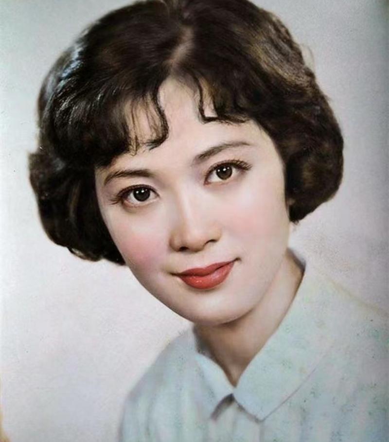 80年代第一美女龚雪 龚雪是80年代最美的女星之一,她的五官精致,尤其