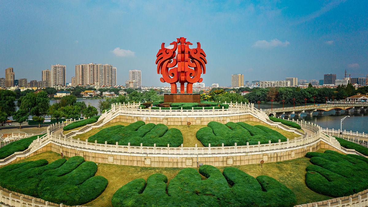 南京百家湖花园市民广场好在哪里 南京百家湖花园市民广场是一个融合