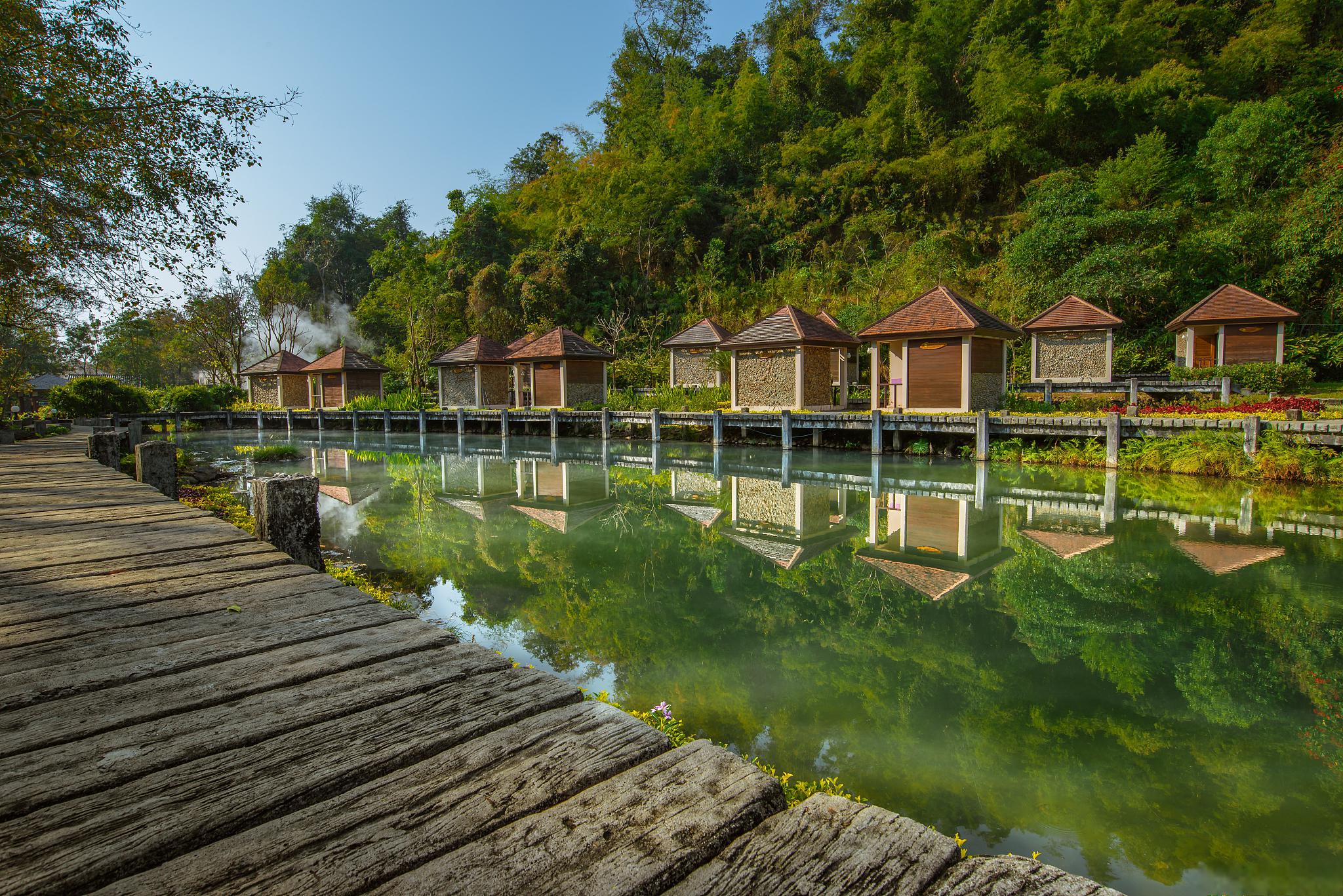 城头山景点介绍 欢迎来到城头山,这里有着丰富多样的景点,融合了古老