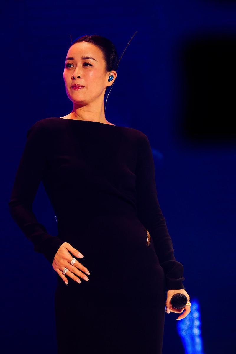 那英和韩红:乐坛实力派女歌手 那英在一次采访中表示,她认为当前乐坛