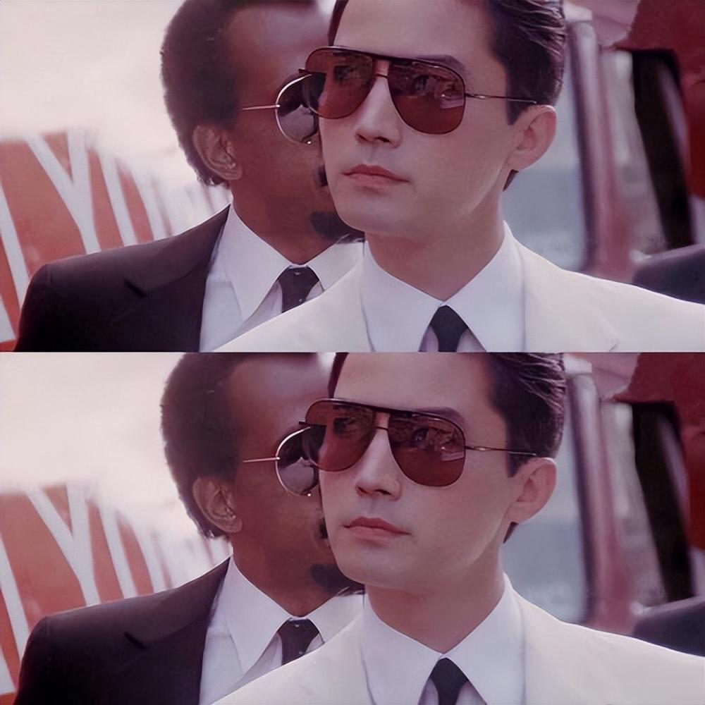 尊龙:亚洲第一美男 尊龙以"亚洲第一美男"的颜值而闻名,是继李小龙