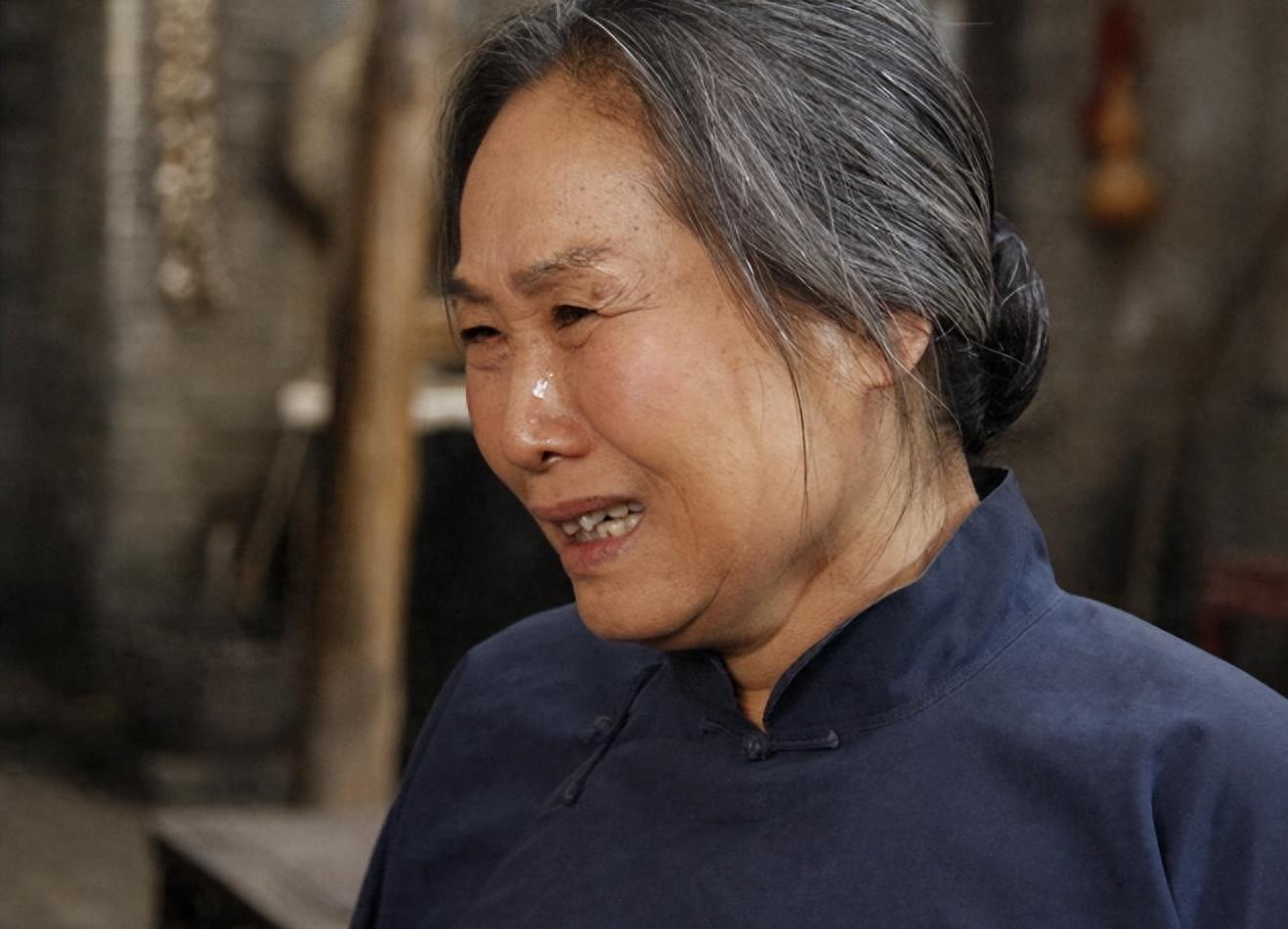 苇青:从60岁北漂到成为"百亿老太太" 苇青是一位非常出色的演员,她的