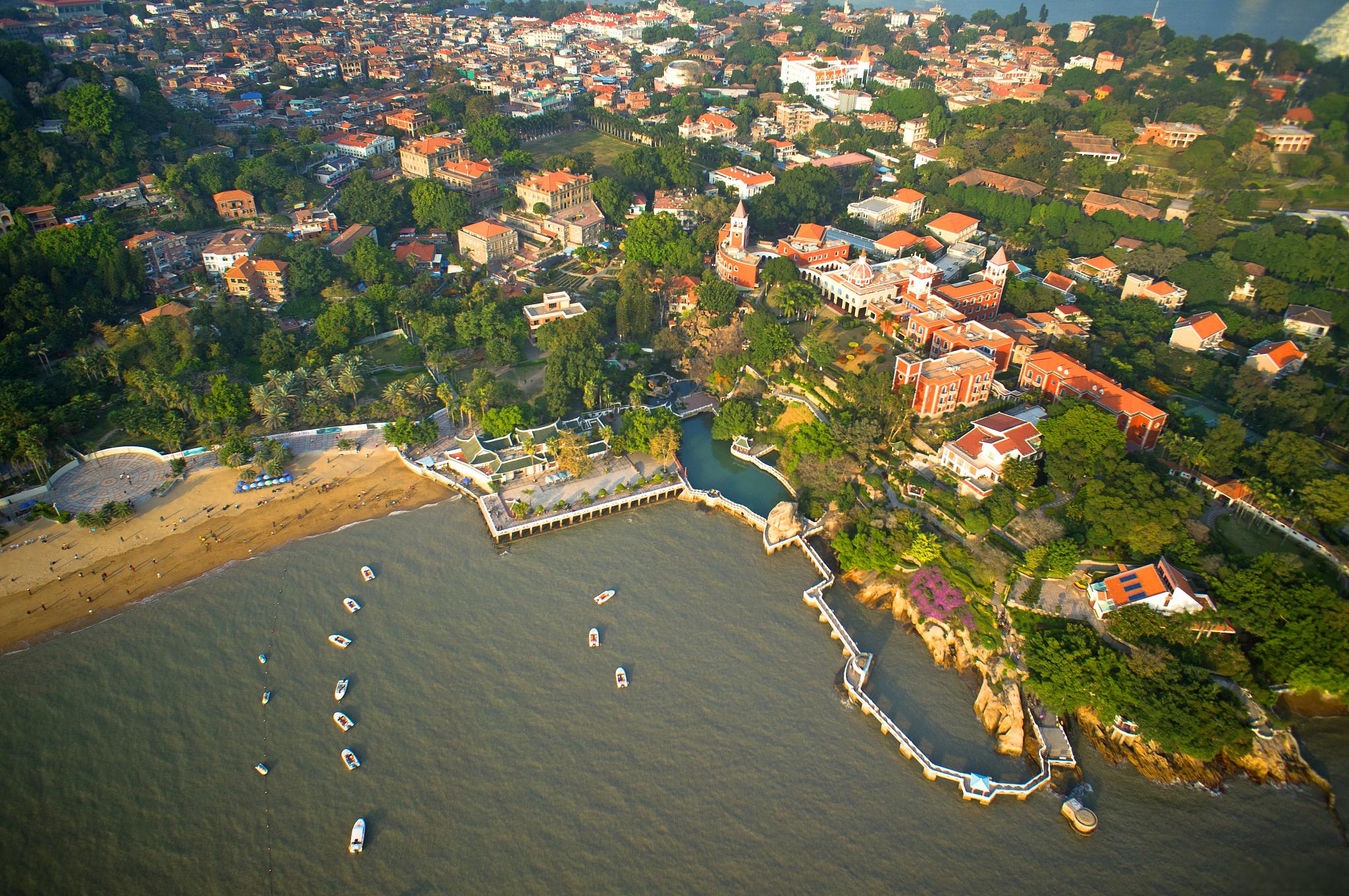鼓浪屿,东方夏威夷 厦门市鼓浪屿风景名胜区,位于厦门市的海上明珠,以