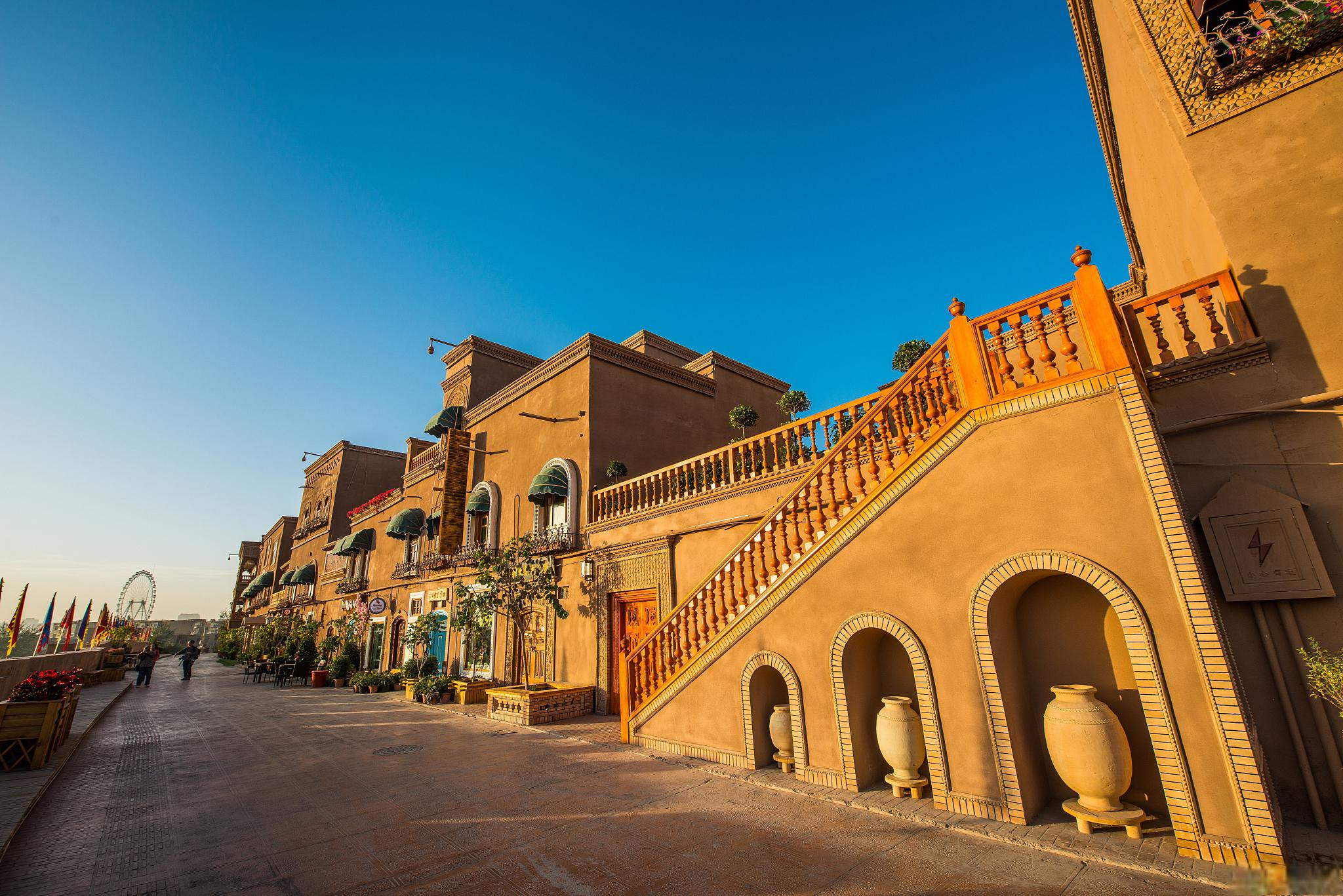 新疆旅行自由行攻略 新疆是一个充满异域风情和自然美景的地区,自由行