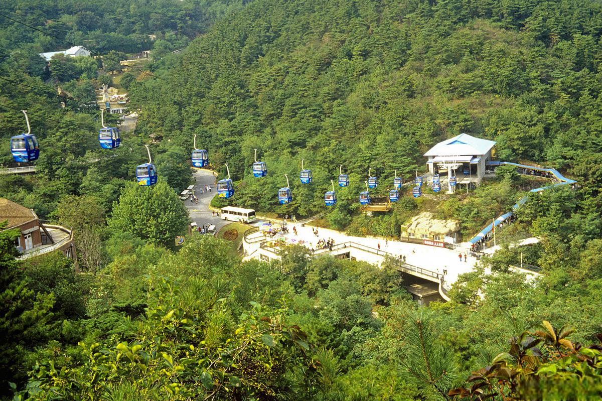 茶溪谷旅游景区 位于中国四川省都江堰市的茶溪谷旅游景区,是一处令人