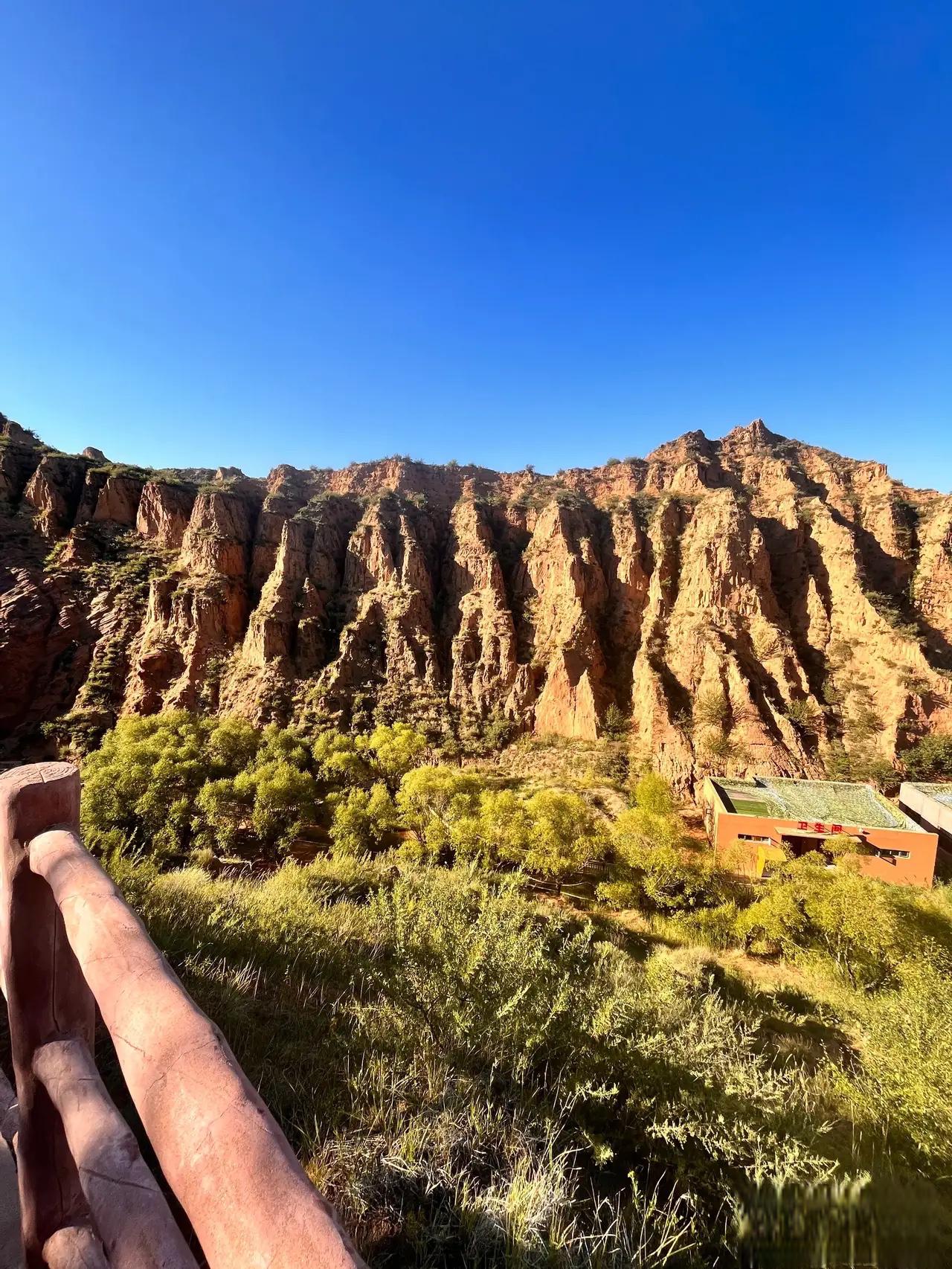 波浪谷,值得一去的打卡地 "波浪谷"位于陕西省榆林市靖边县龙洲镇,一
