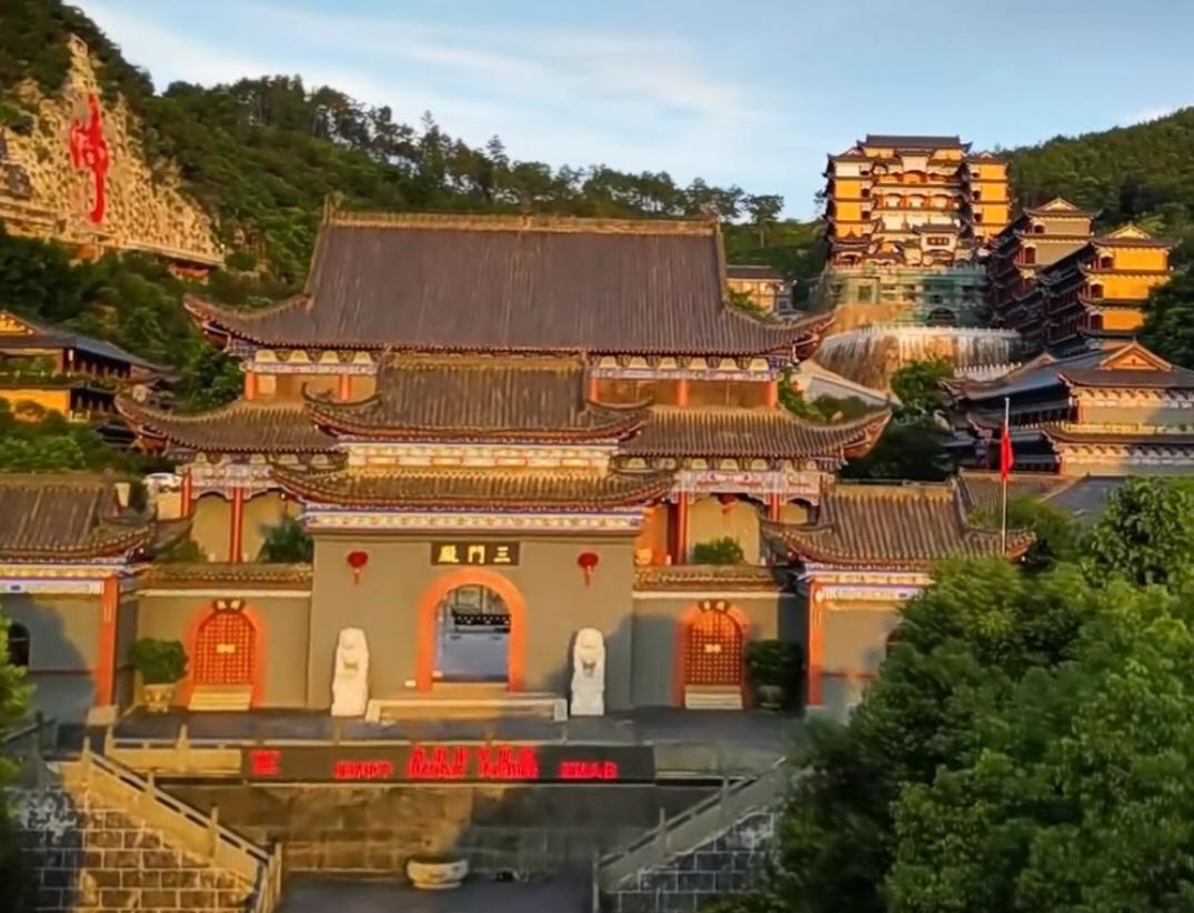 东华禅寺:千年古刹的魅力 位于广东省韶关市翁源县的东华禅寺,已有