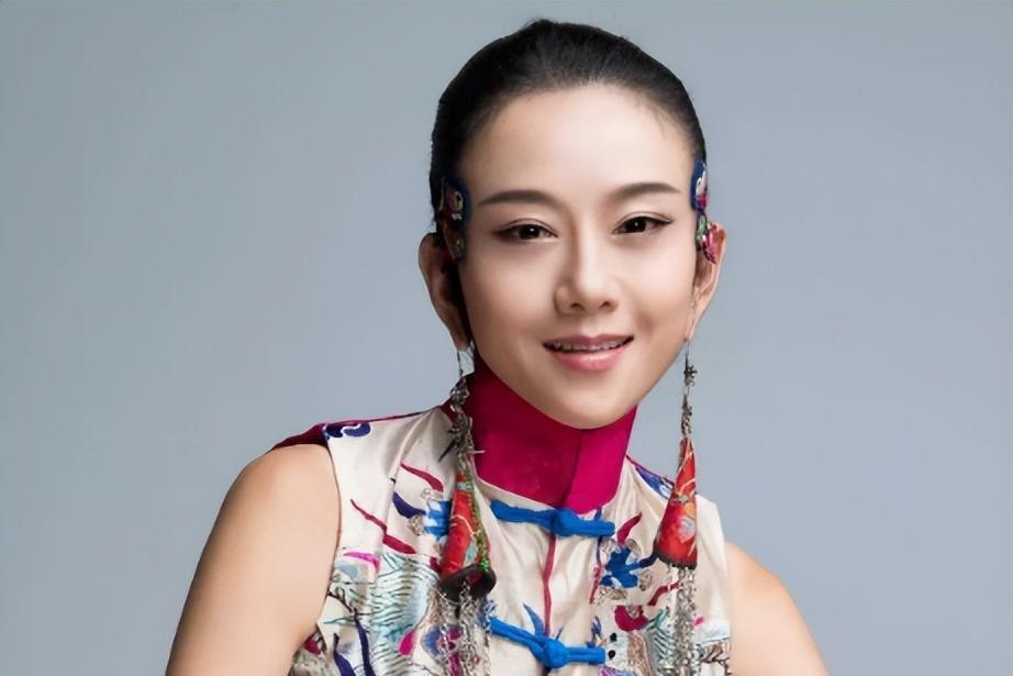 杨丽萍:舞台上的孔雀仙子 杨丽萍是舞蹈界的传奇人物,她的舞姿魅力