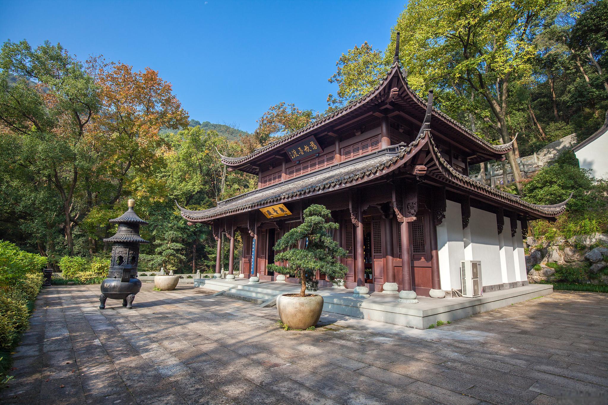 阿荣旗旅游景点推荐 阿荣旗拥有多个吸引人的旅游景点,包括寺庙,自然