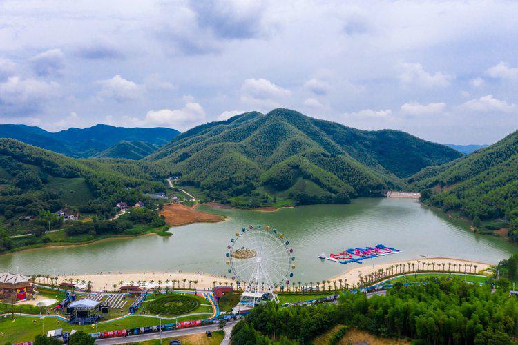 安吉天子湖旅游攻略 安吉是一个美丽的城市,已经连续5年位居全国县域