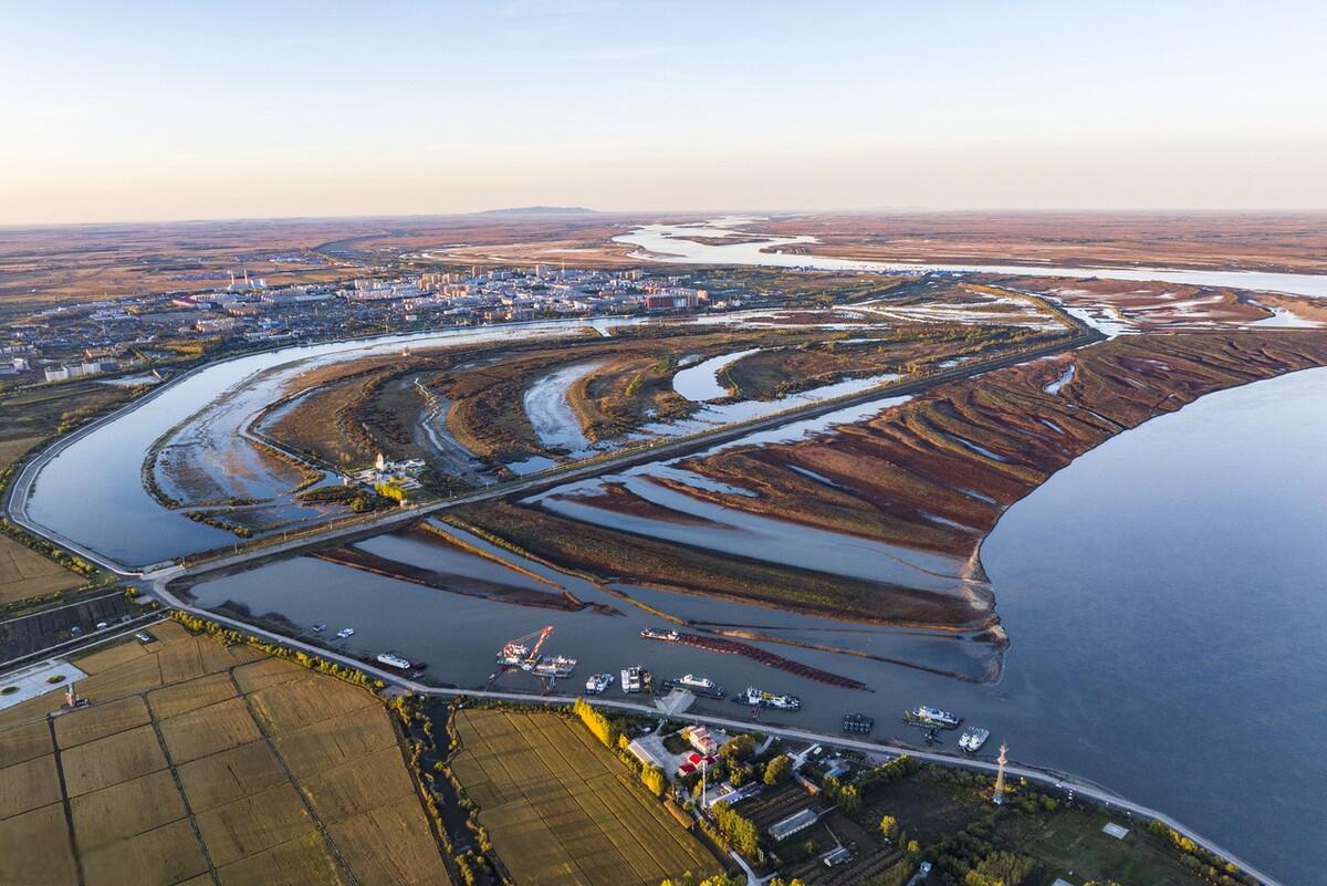 同江市湿地风光如画 黑龙江同江市位于中国东北部,是一个拥有壮美湿地