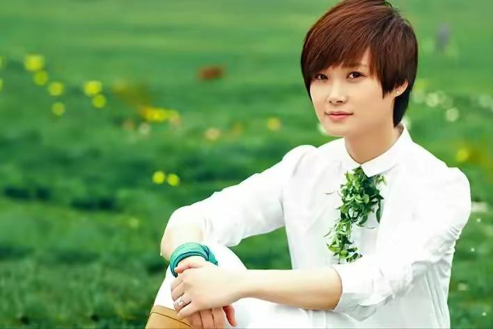 李宇春:不恋爱不结婚的勇气 李宇春在39岁时公开表示,她不打算恋爱或