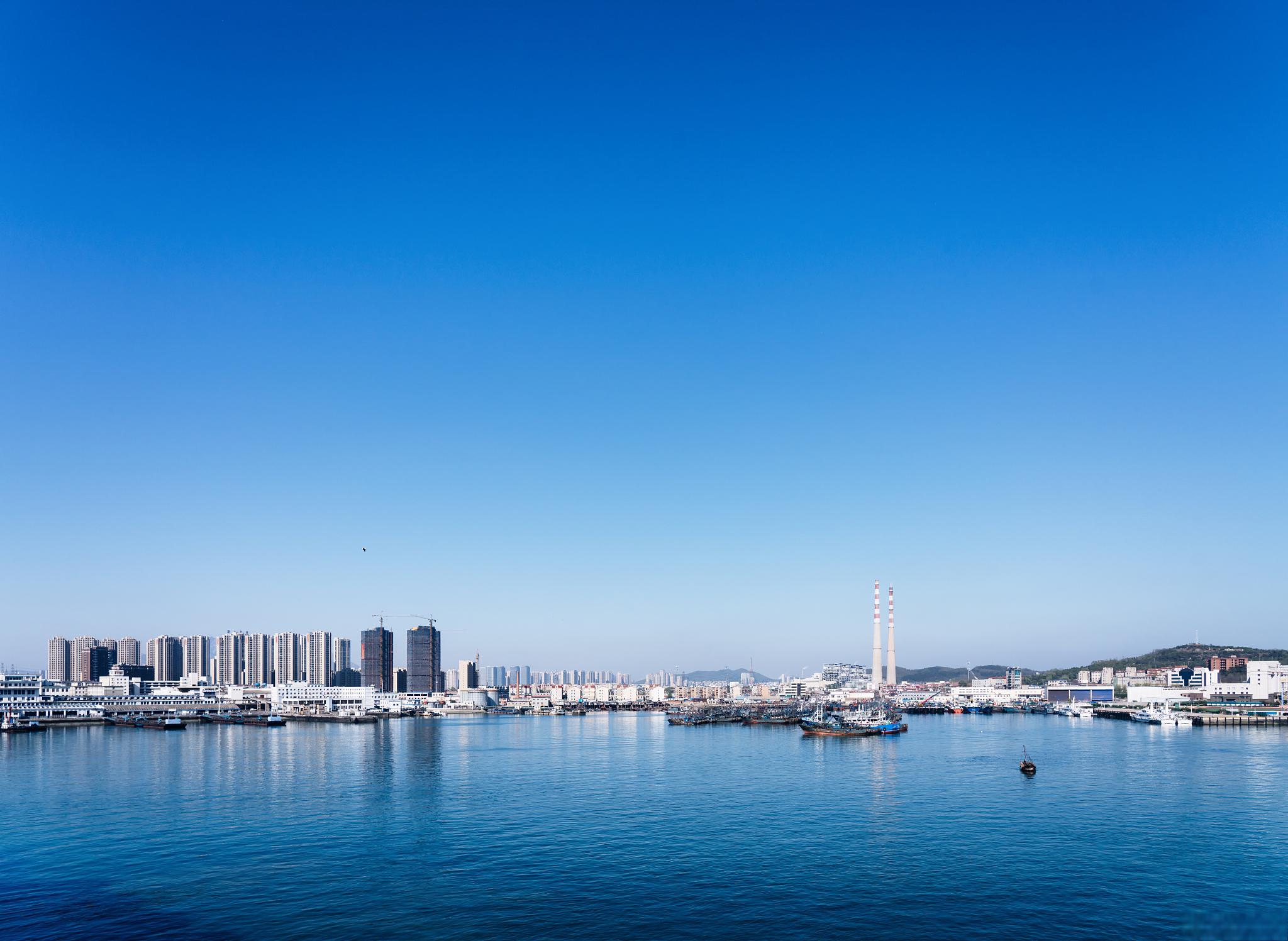 威海夏日旅行攻略 威海是位于中国东部沿海的一个美丽城市,以其宜人的