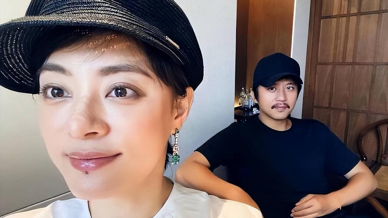 邓超孙俪甜蜜爱情再展新篇章 邓超在个人社交平台上晒出了一张与妻子