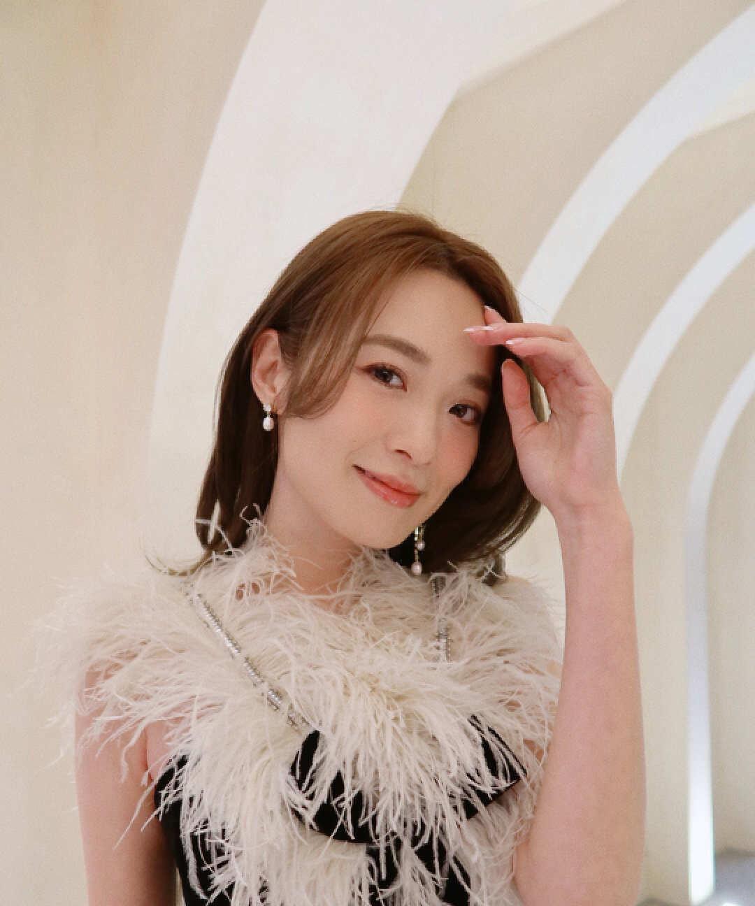 tvb力捧小花蔡洁 蔡洁是一位多才多艺的演员和创作者,她的演艺事业在