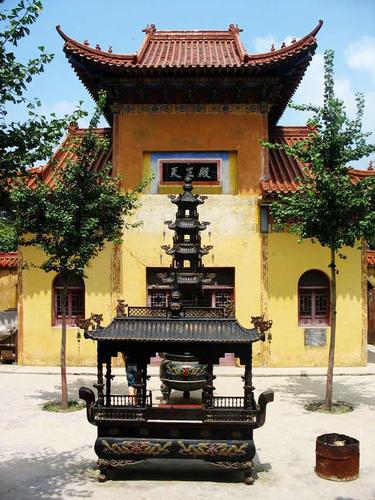 安徽宿州萧县圣泉寺 安徽宿州萧县圣泉寺是一座历史悠久的佛教寺庙