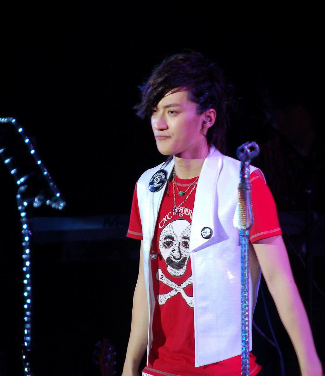 乔任梁:娱乐圈的残酷与黑暗 乔任梁的自杀引发了人们对娱乐圈的关注