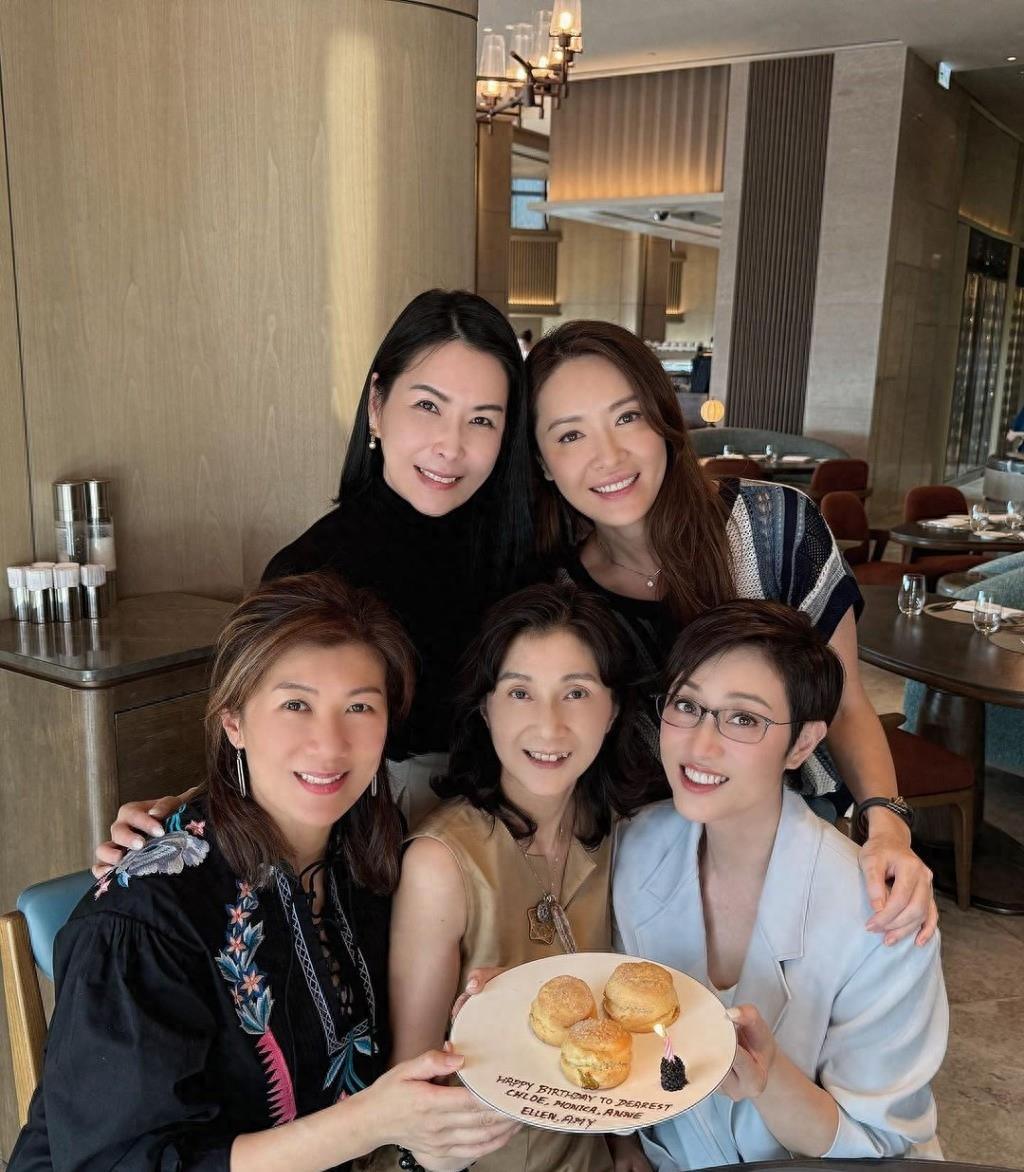 陈法蓉生日聚会 陈法蓉57岁生日将在本月29日到来,她突然决定回到香港