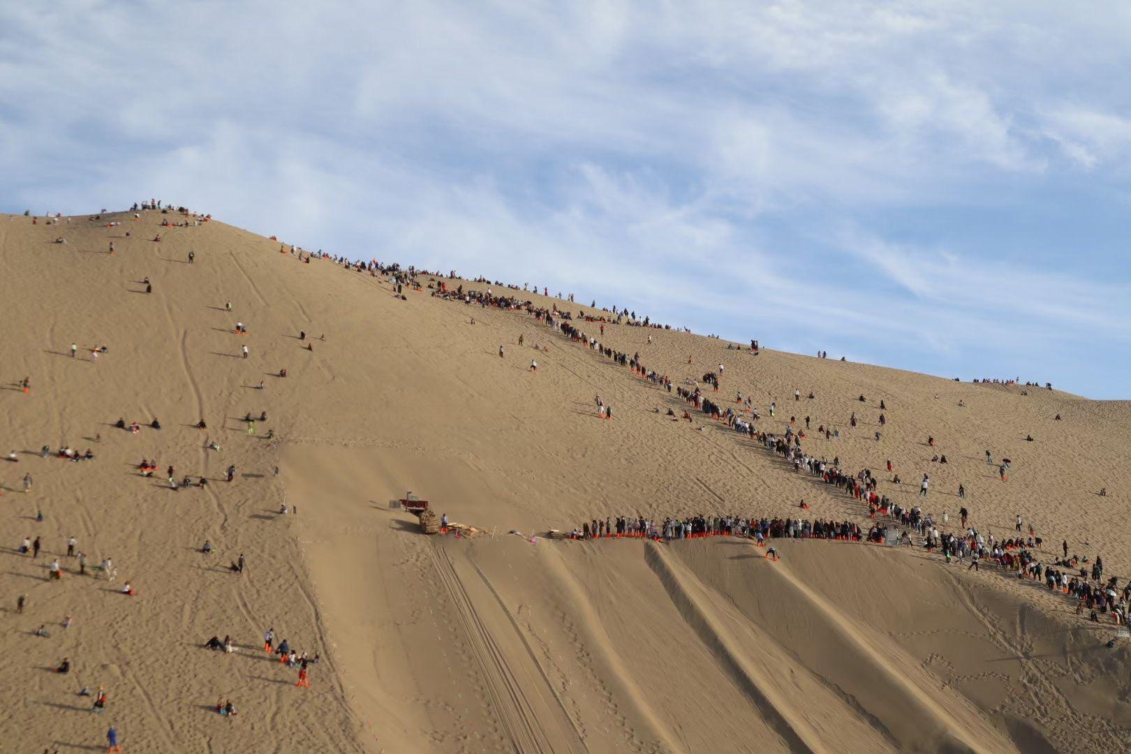 敦煌鸣沙山月牙泉景区 敦煌鸣沙山月牙泉景区(mingsha mountain