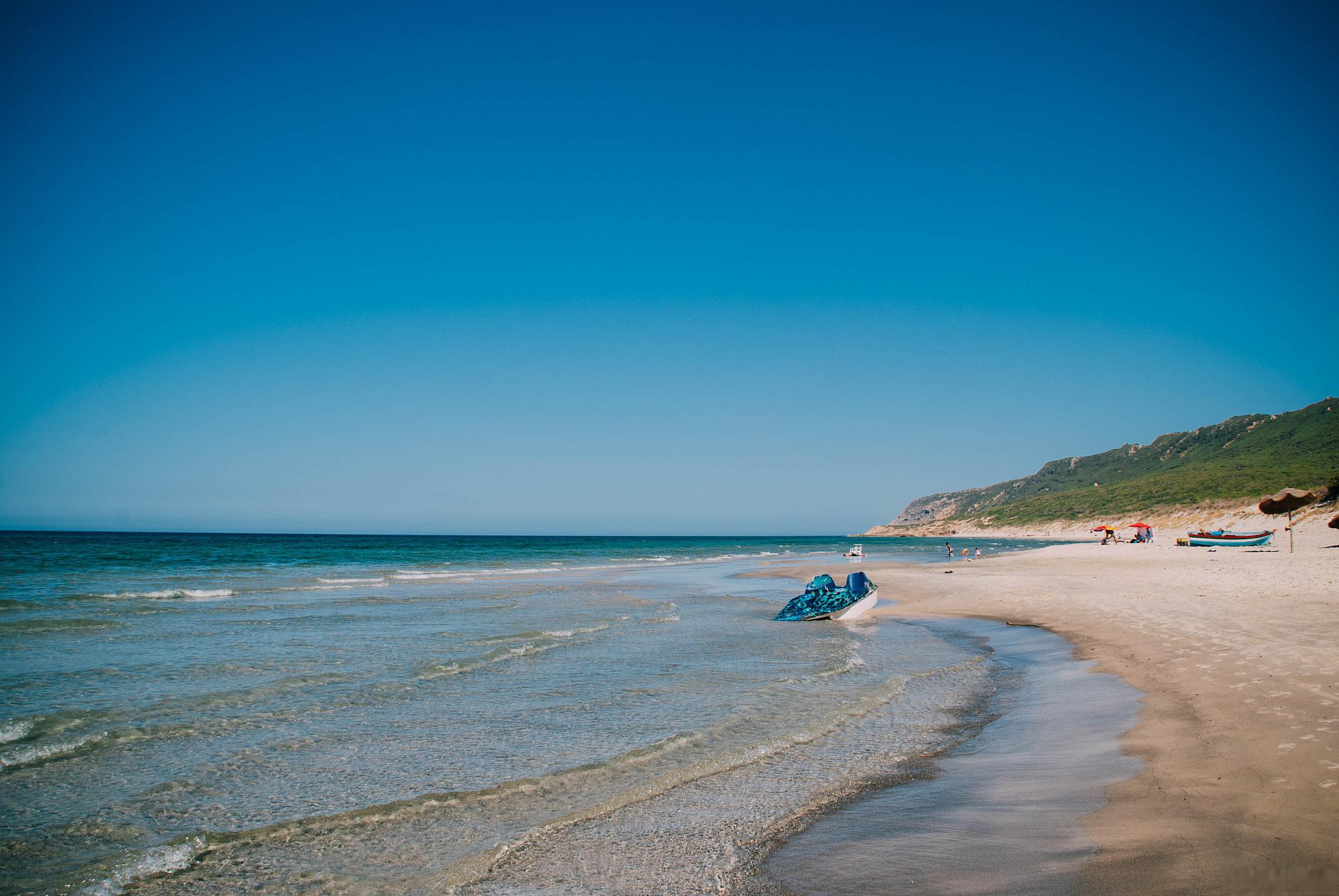 金町湾海滩游玩攻略 金町湾海滩位于日本山口县东南部,是一个迷人的