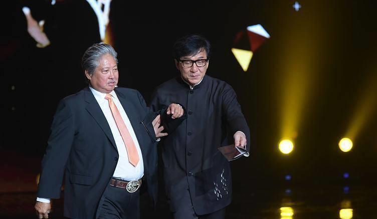 成龙:50人砍我,只有他救我 成龙和洪金宝的深厚友谊令人感动,成龙曾