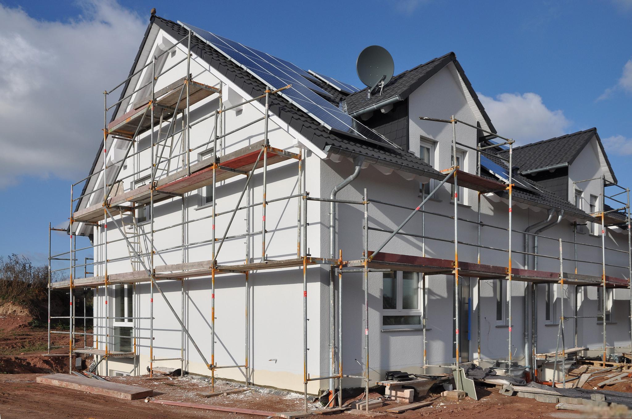 房屋建造过程的主要步骤 房屋建造过程是一个系统的工程,它包括了多个