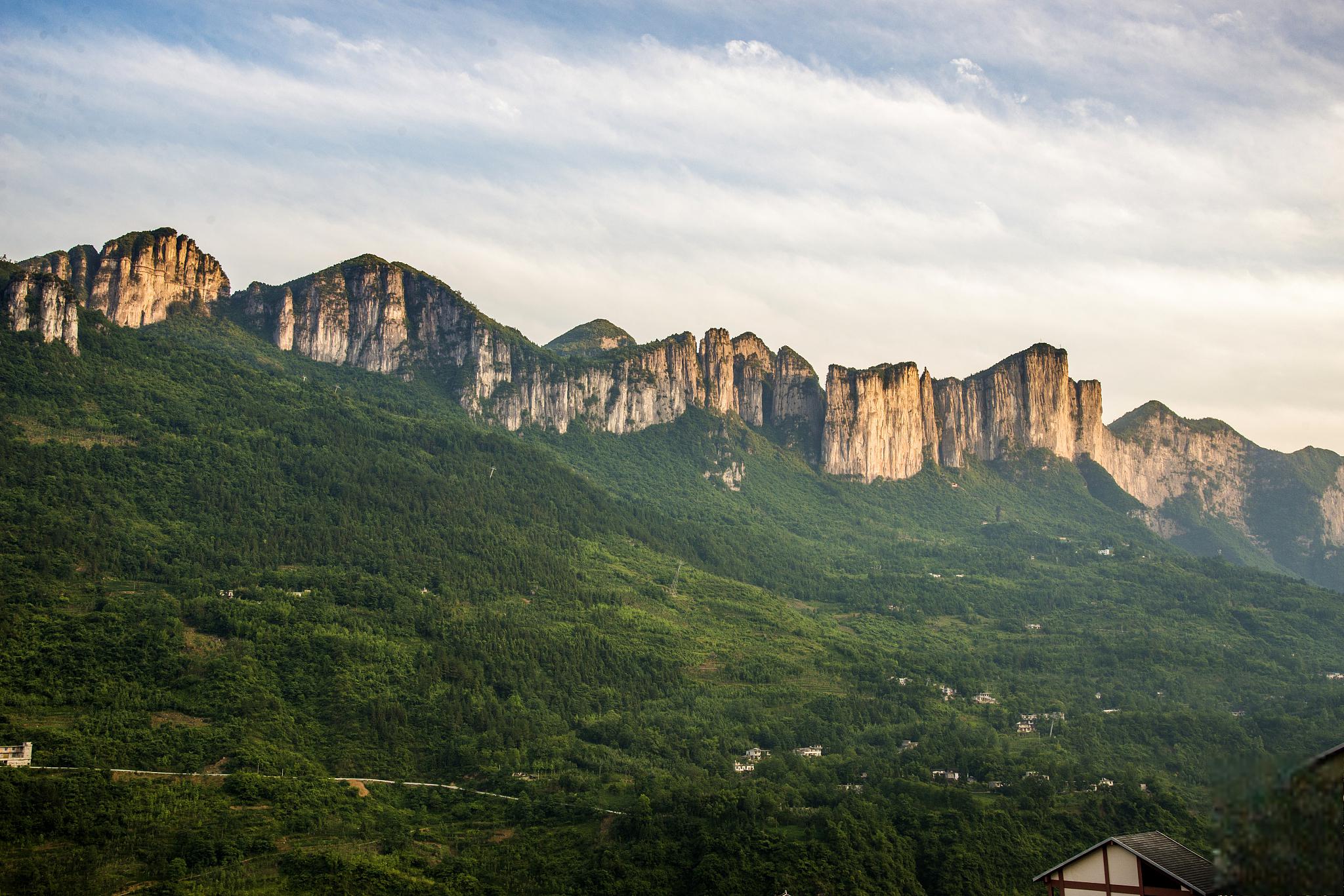 恩施旅游,自然与文化的完美结合 恩施旅游拥有丰富的旅游资源,其中