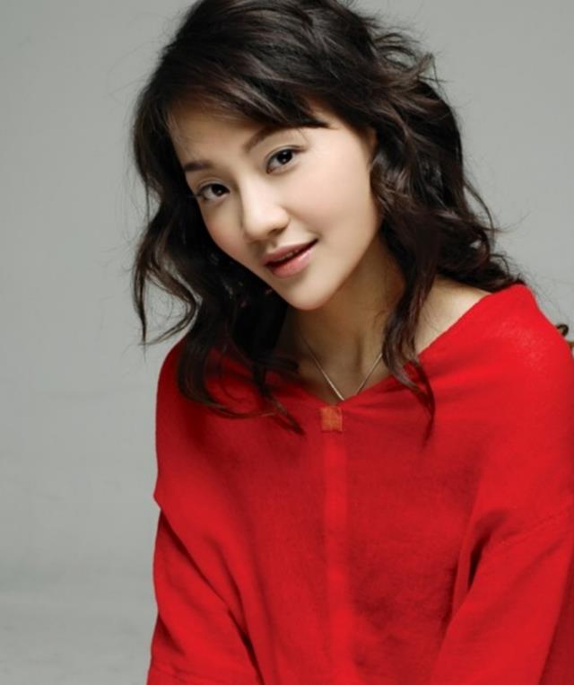 潘星谊:演员梦想 潘星谊是一个充满梦想和才华的演员,她的事业一帆