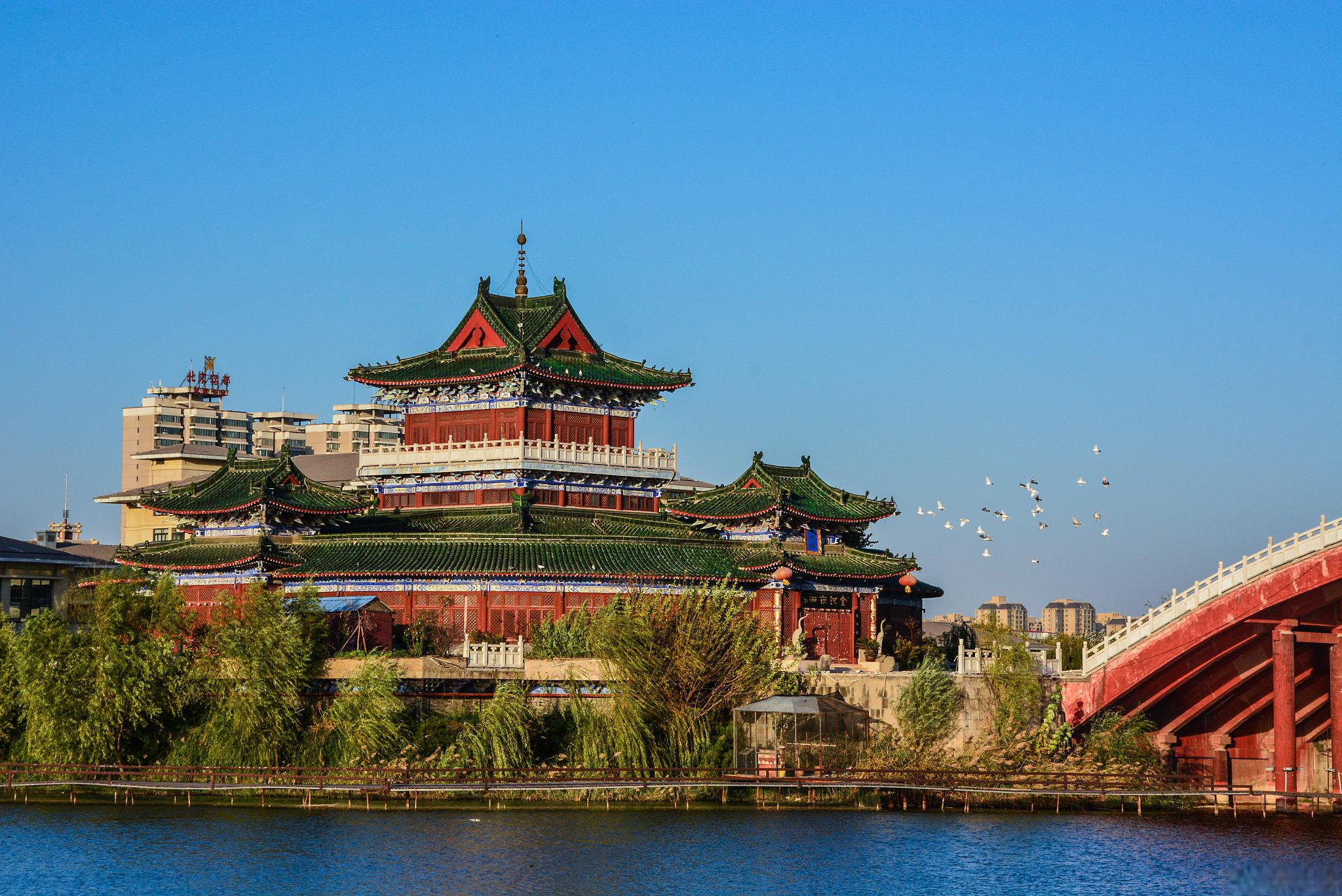 开封市的三大著名景区 正如莎士比亚所说:"城市即人.