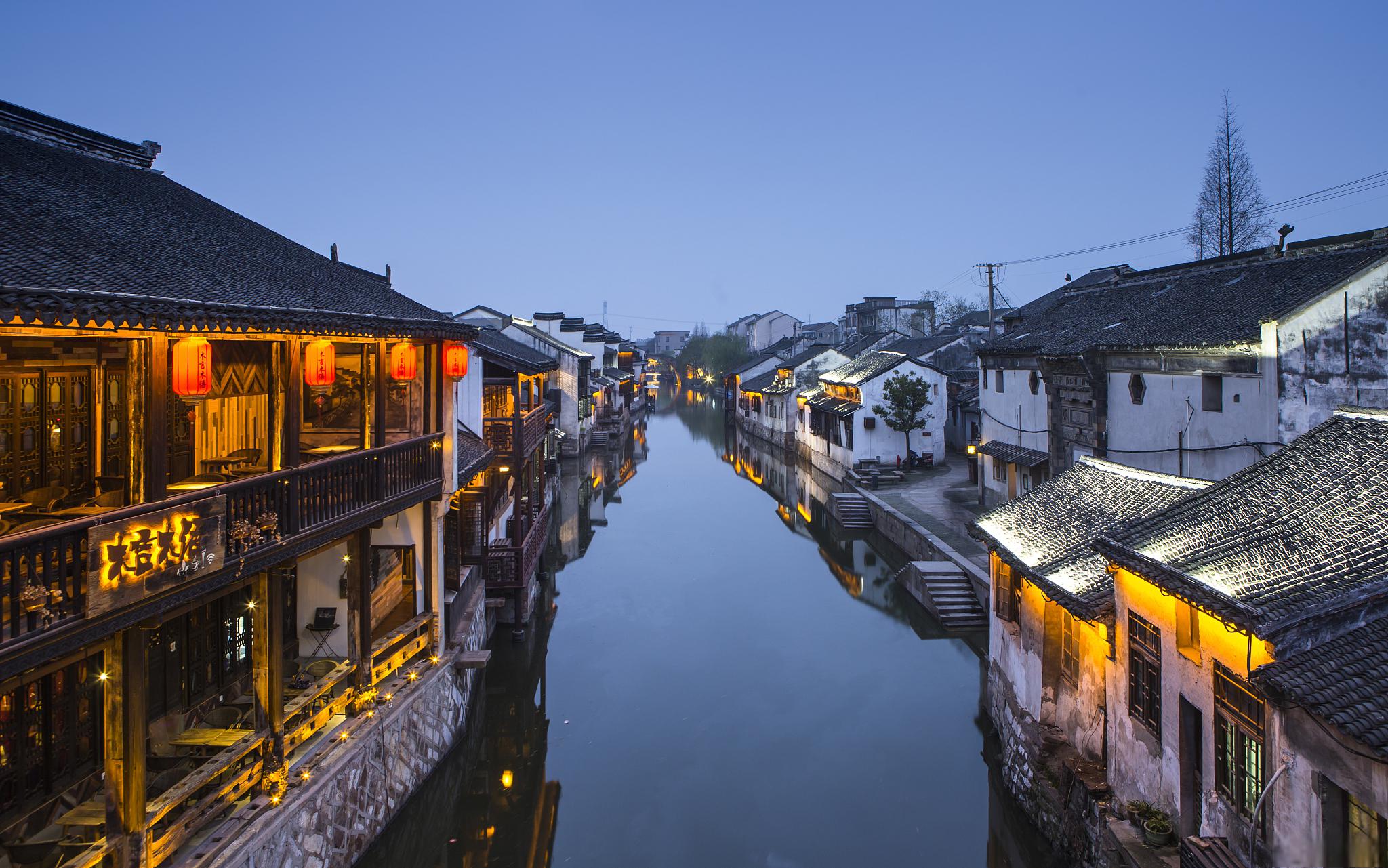 而南浔古镇,便是江南的一颗璀璨明珠,一个承载着千年文化的烟雨小镇.