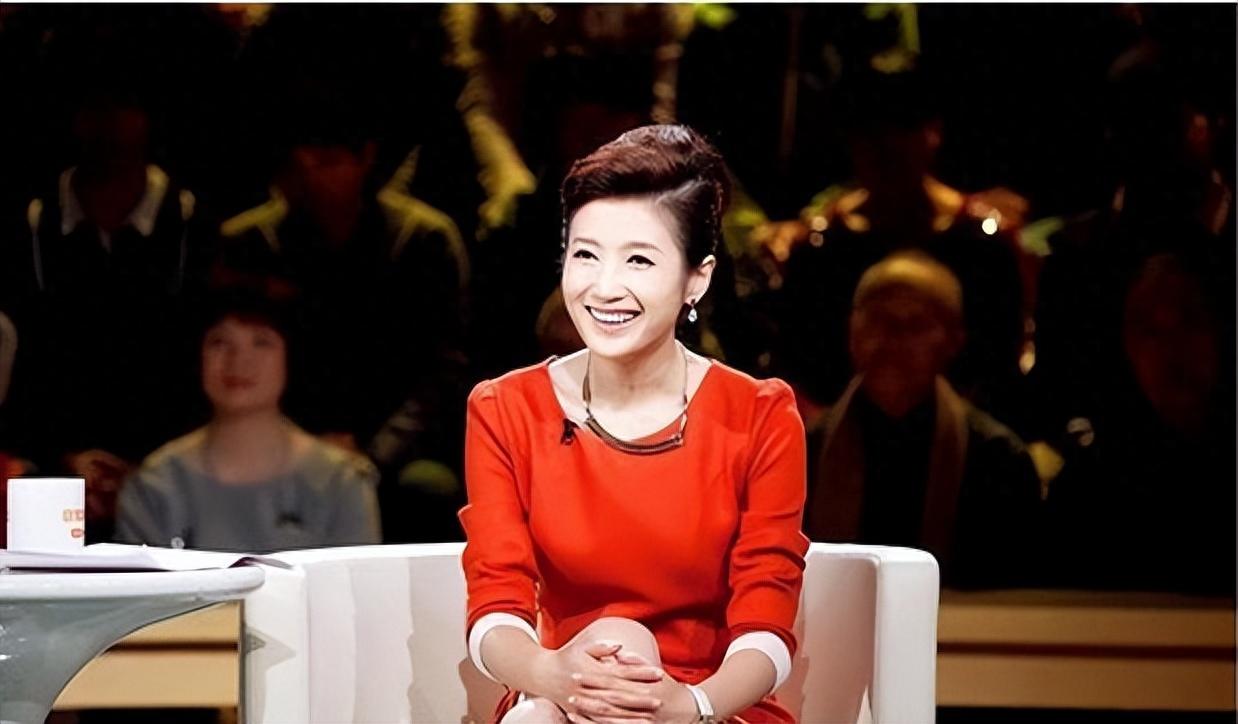 蒋虎前妻徐春妮:家庭事业两得意 蒋虎前妻徐春妮在离婚后嫁给了央视
