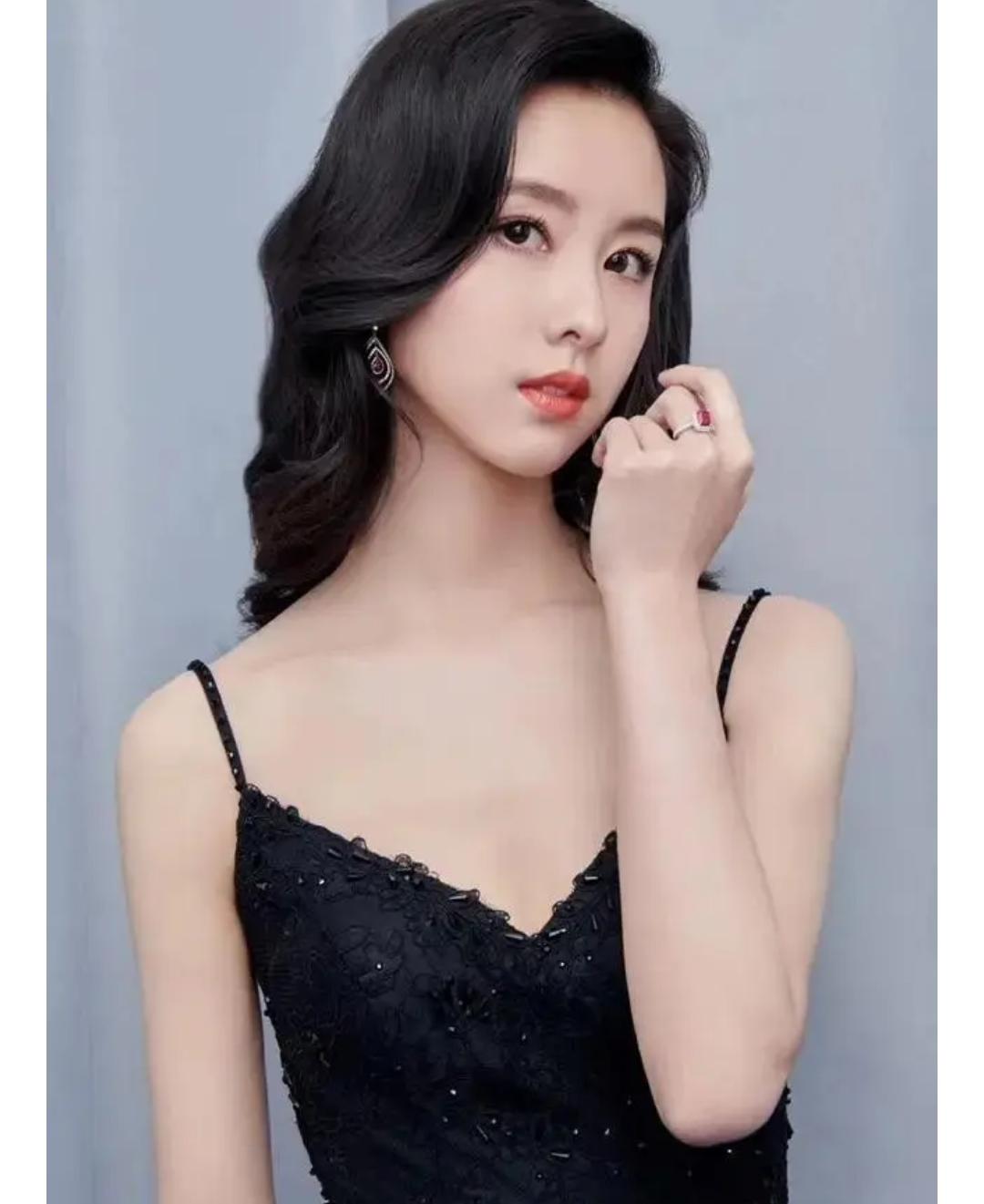 陈都灵与邓为疑似恋情曝光 邓为和陈都灵的疑似恋情引发了众多网友的