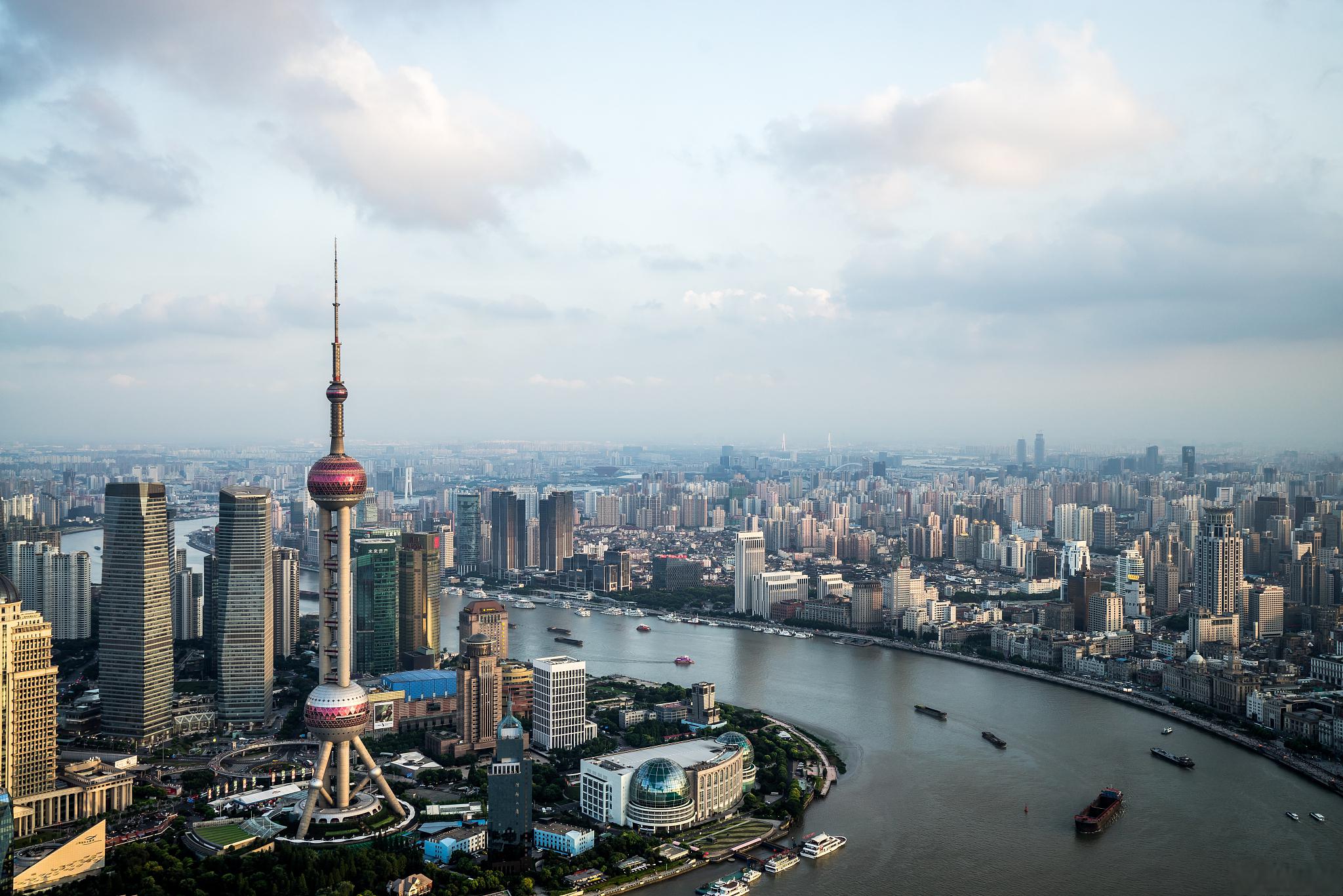 上海外滩一日游攻略 上海外滩,位于中国上海市黄浦区中山东一路,是